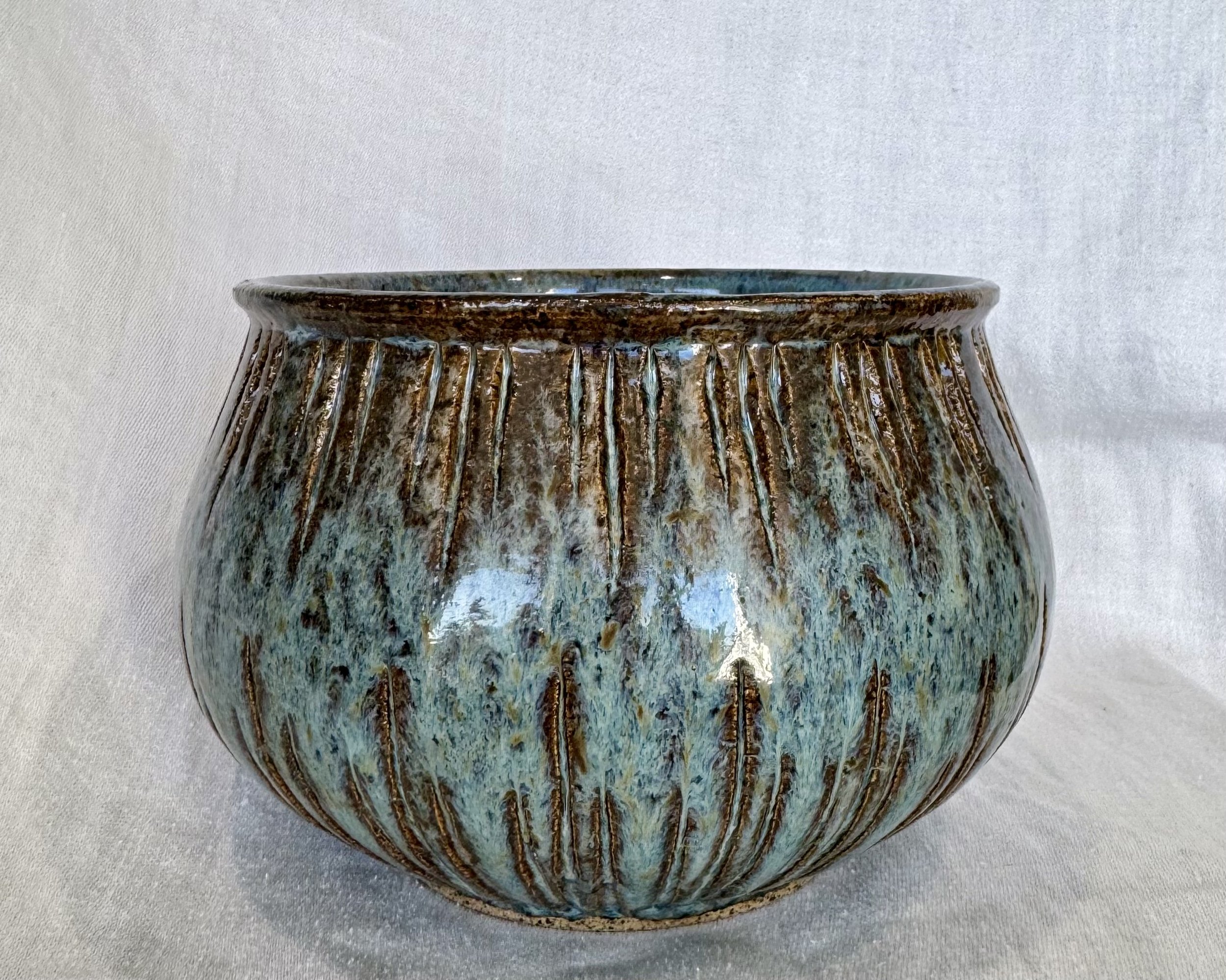 mirrored carving lipped bowl