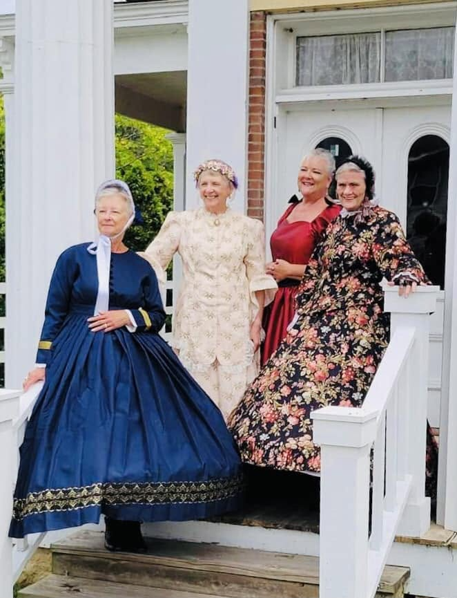 Galena belles 2.png