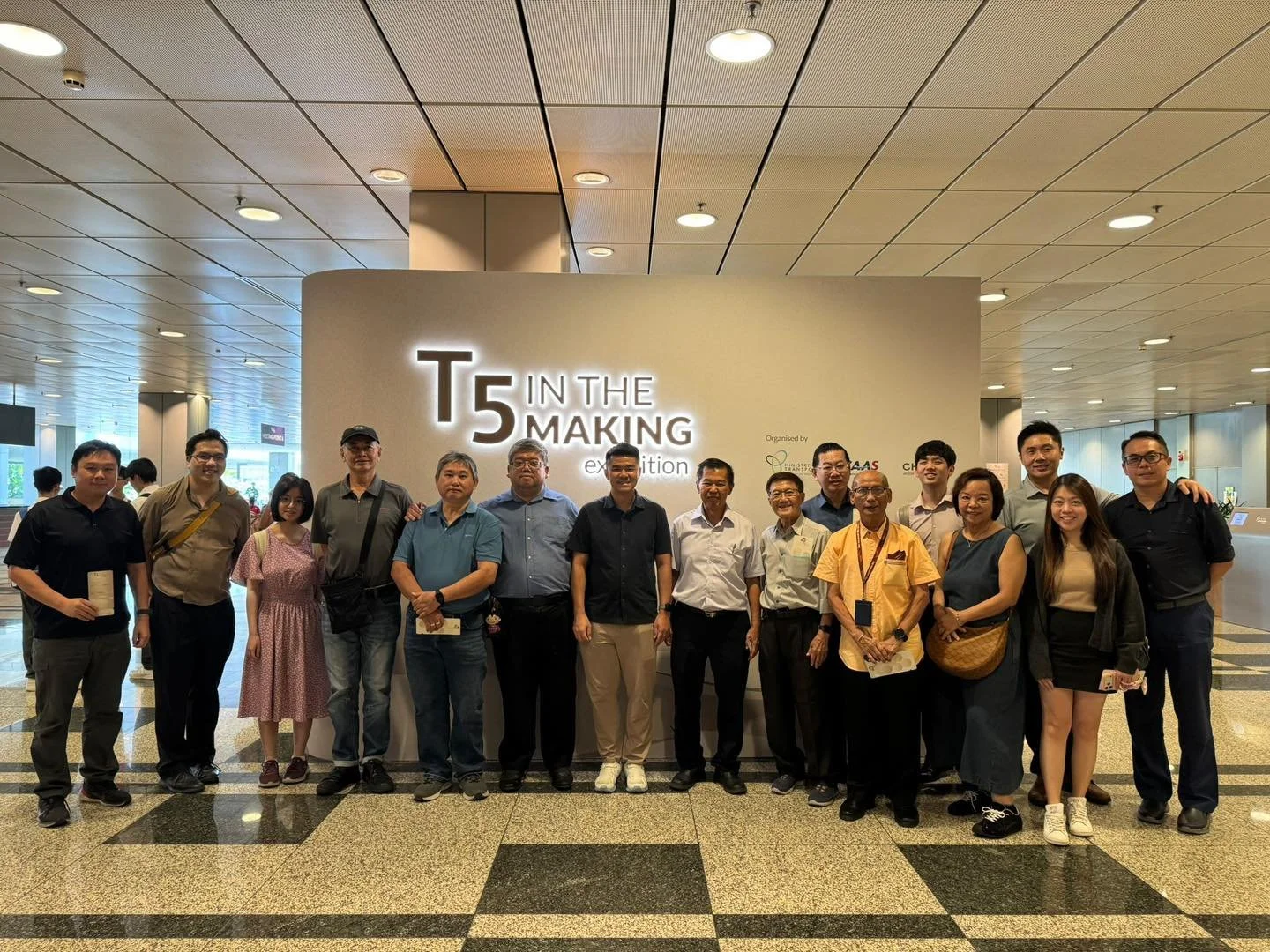 Together with community builders in Toa Payoh, I visited "T5 in the Making", an exhibition featuring the developments of T5 which will be completed in mid 2030s. 

Honoured to be hosted by Chu Hwai, an architect from the T5 team behind the 
