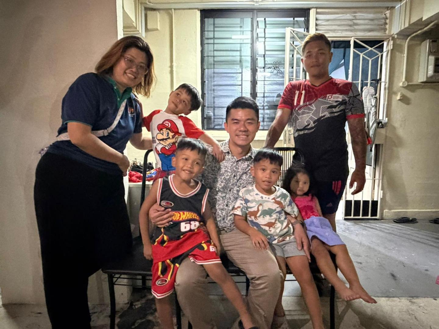 🏡 House Visit to Blk 58 Toa Payoh

Spent the evening visiting half of Blk 58 with our Grassroots Leaders, catching up with residents and hearing their feedback.

Met many seniors who have lived here for more than 20 years and despite their age, thei