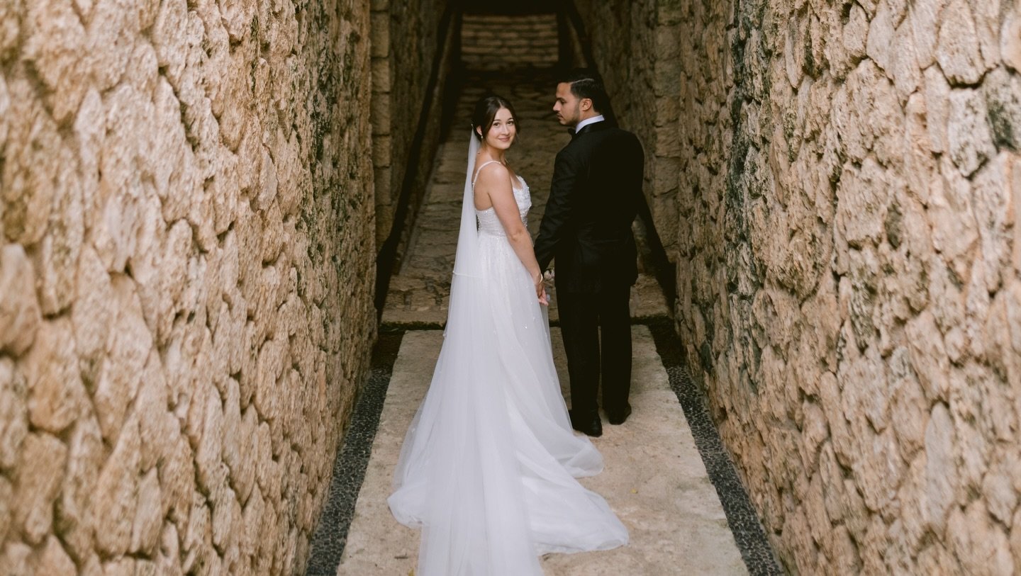 Fragments in motion. The way it should be.

#ŌmeWeddings #MomentsInMotion #EmilyAndGabriel