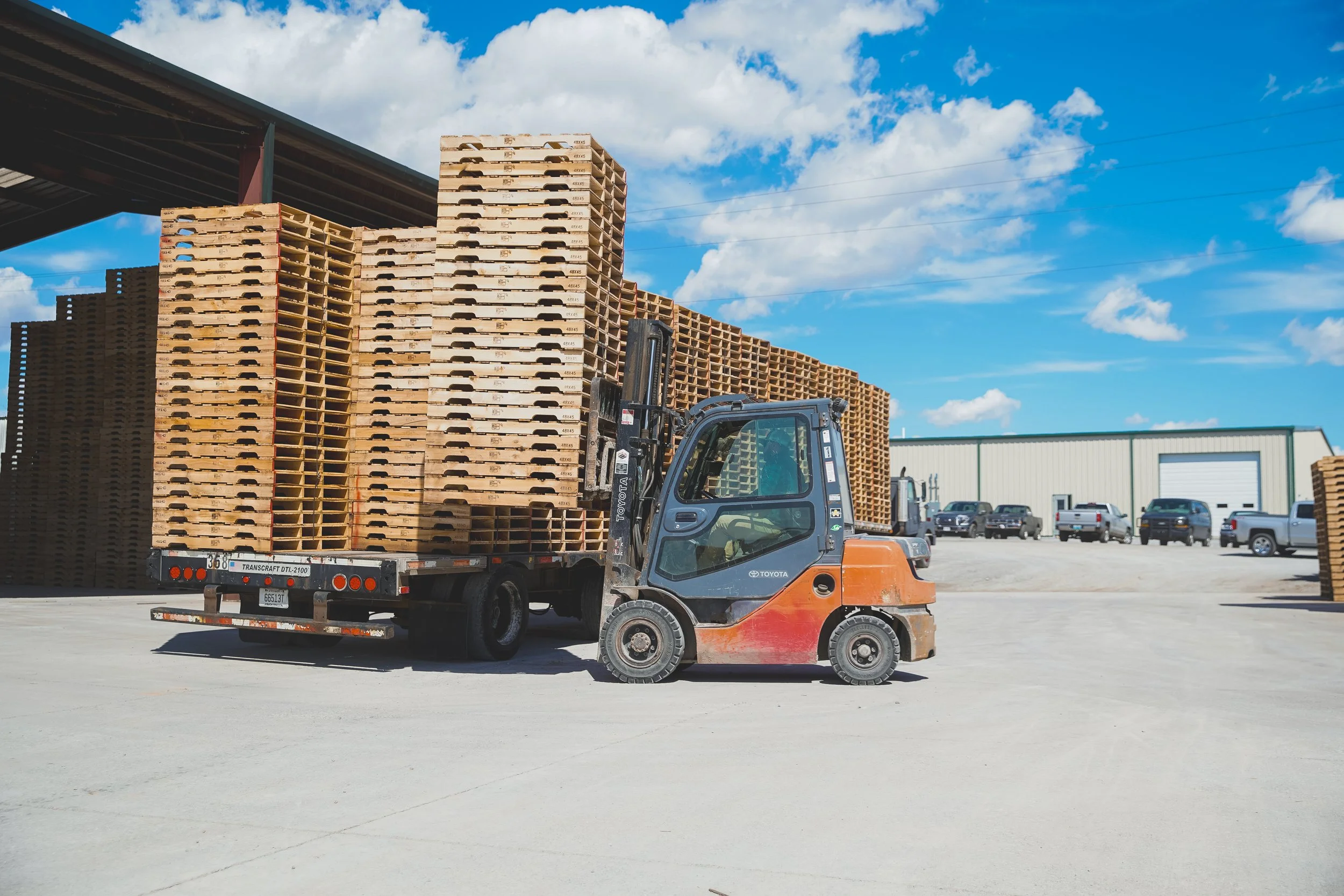 Block vs. Stringer Pallets: Which Is Right for Your Business?