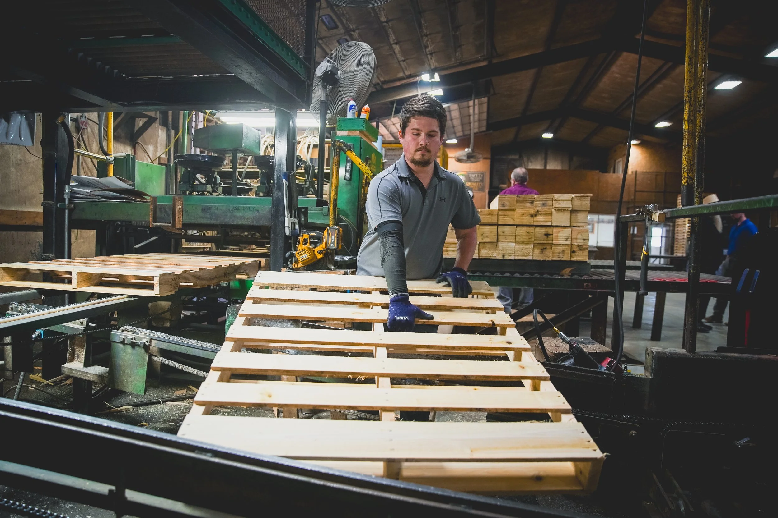 How Custom Pallets Improve Supply Chain Efficiency