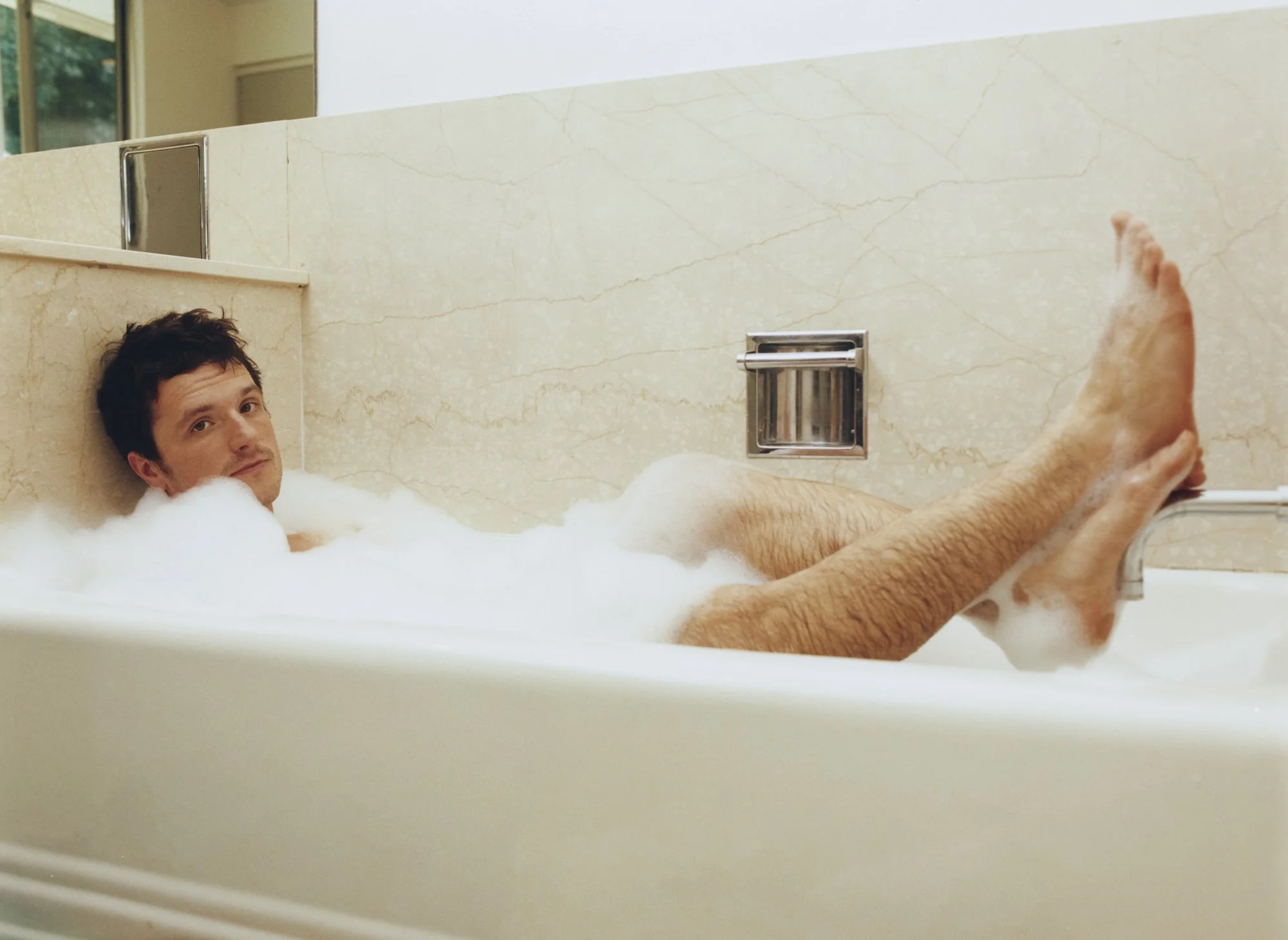 MR_JoshHutcherson_GQ_00003.jpg