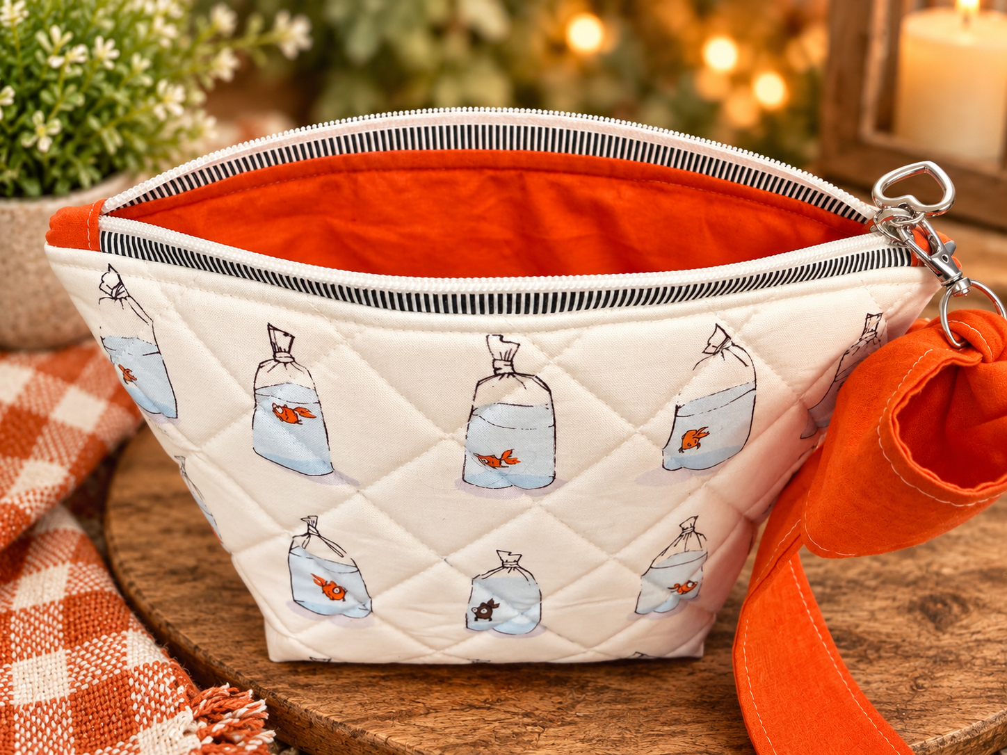 Bow-and-Go-detail-open-zipper.png