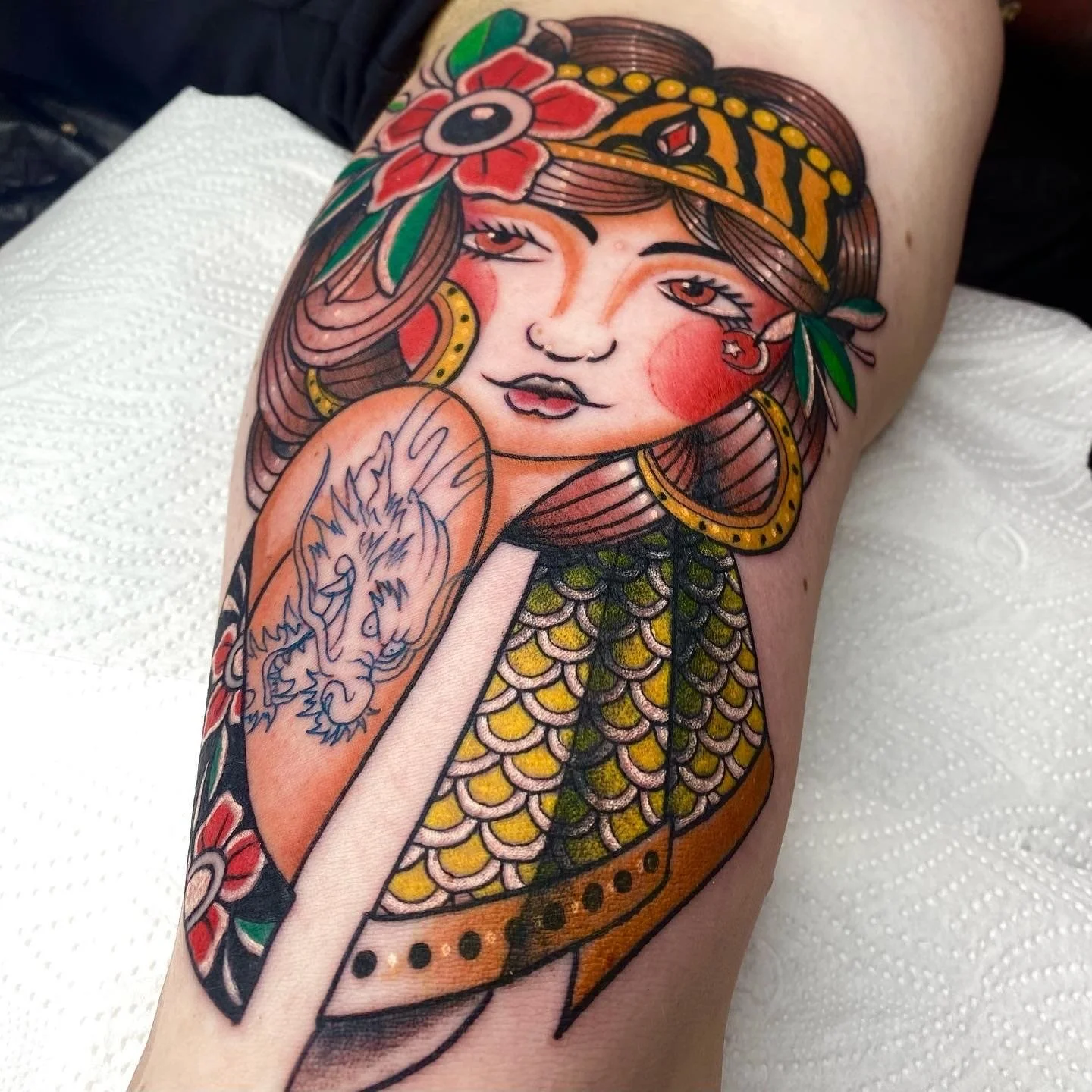 Old school kvindeportræt tattoo i klassisk traditionel stil lavet af tatovør Bruno Mazallo