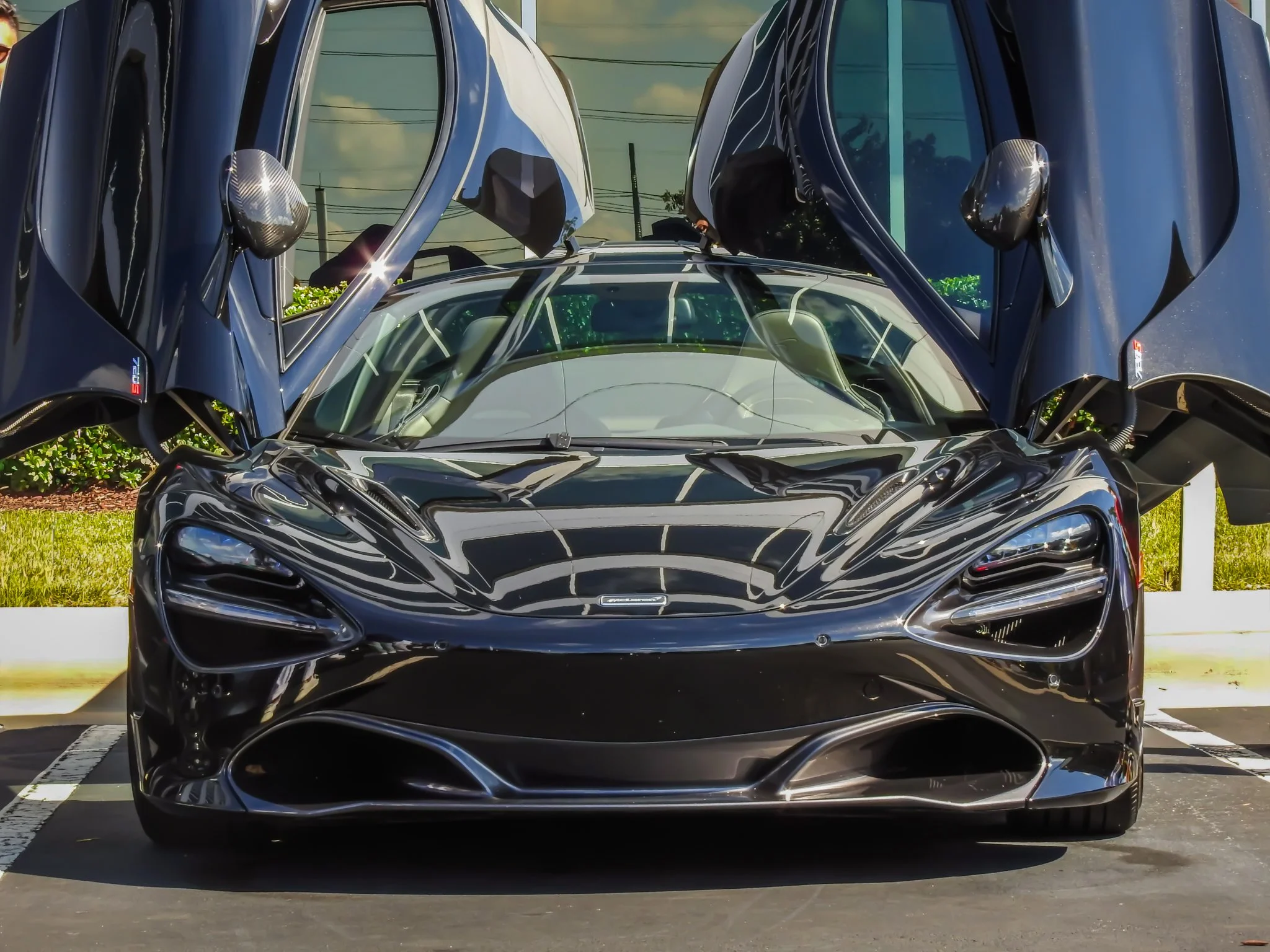 Black McLaren 720s