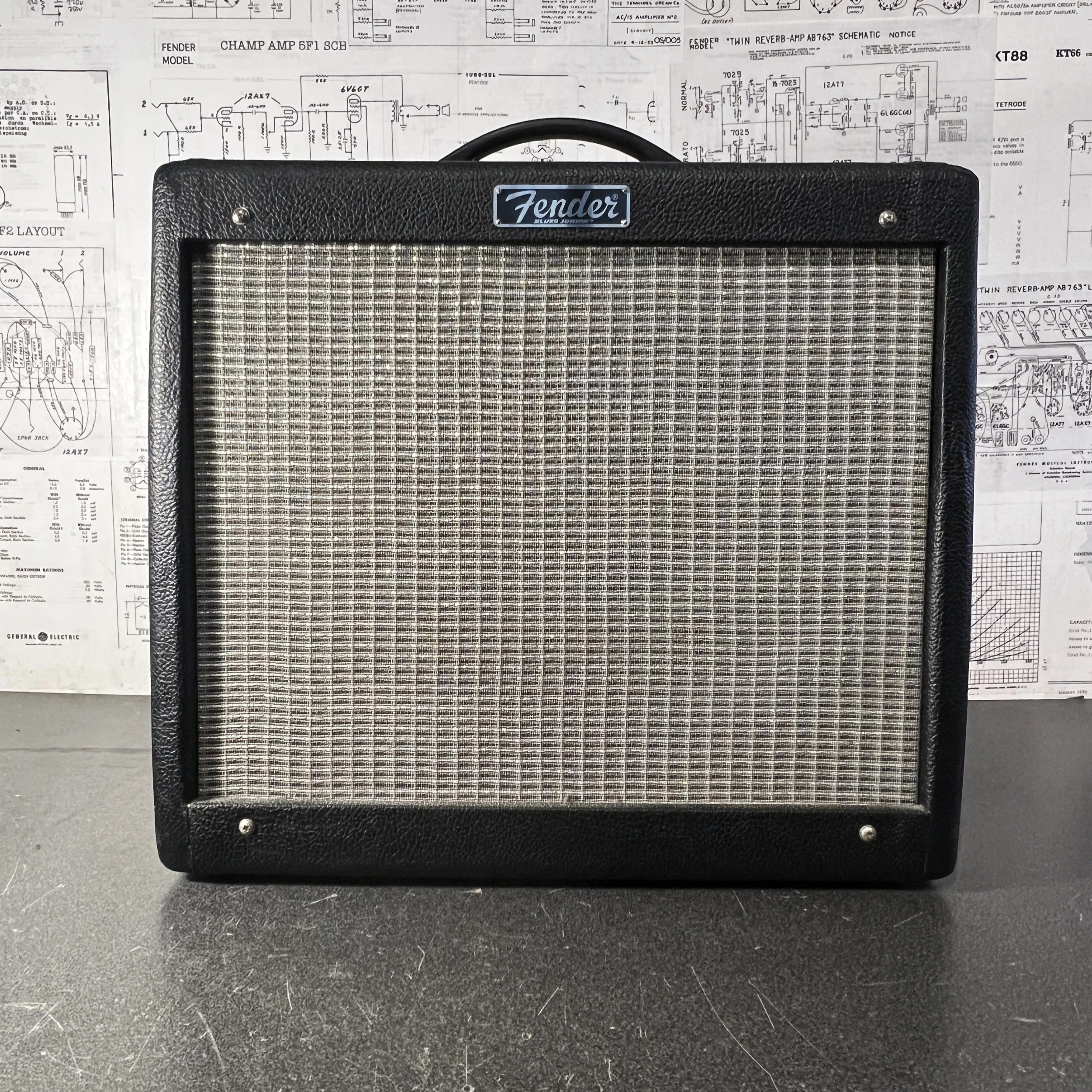 Réparation d’un Fender Blues Junior avec reprise de soudures défectueuses