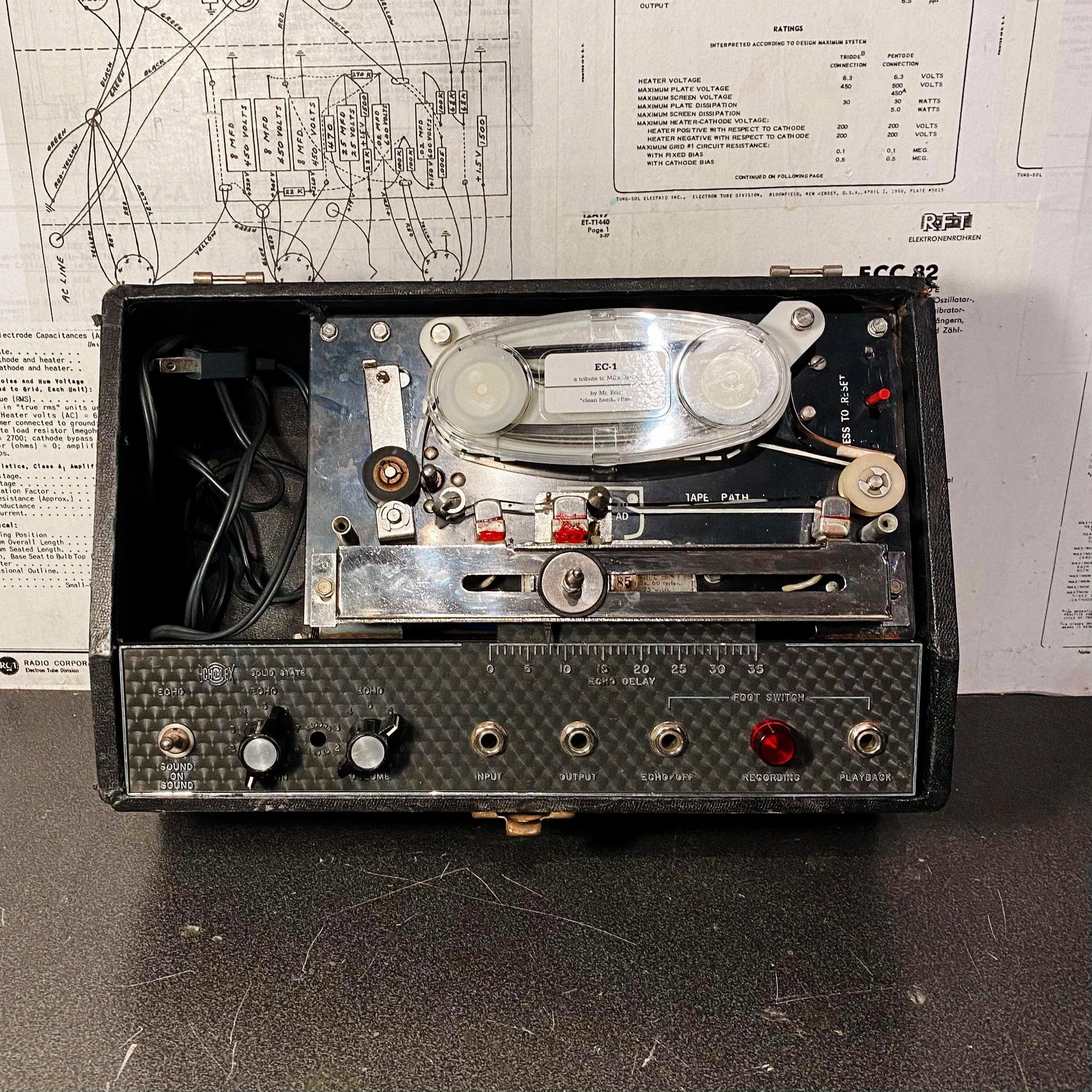 Écho à bande Maestro Echoplex EP-3 restauré, posé sur l’établi de l’atelier