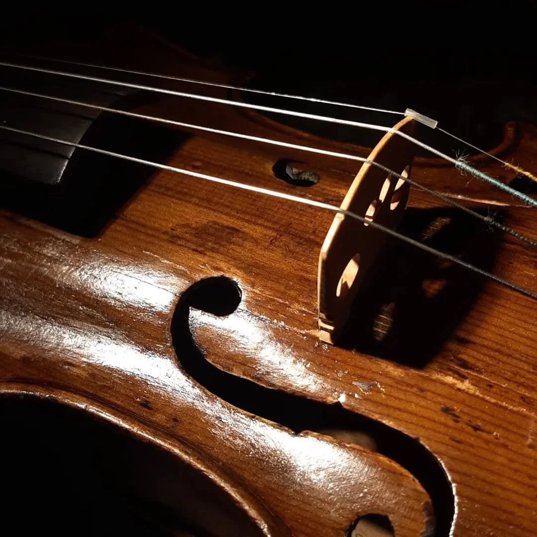 Fixed a gnarly top crack on this rather distressed antique Stainer copy