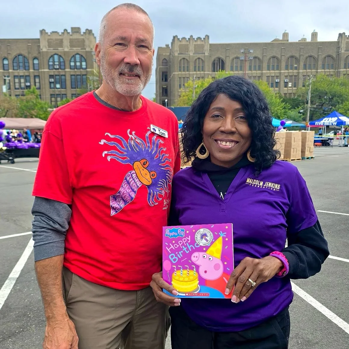 We had such a great time giving away books at the Malcolm Jenkins Foundation&rsquo;s Get Ready Fest! 📚🥰 Thank you so much @themjfoundation for the opportunity to participate in this wonderful event. It was great to see you, as always, AND to wish @