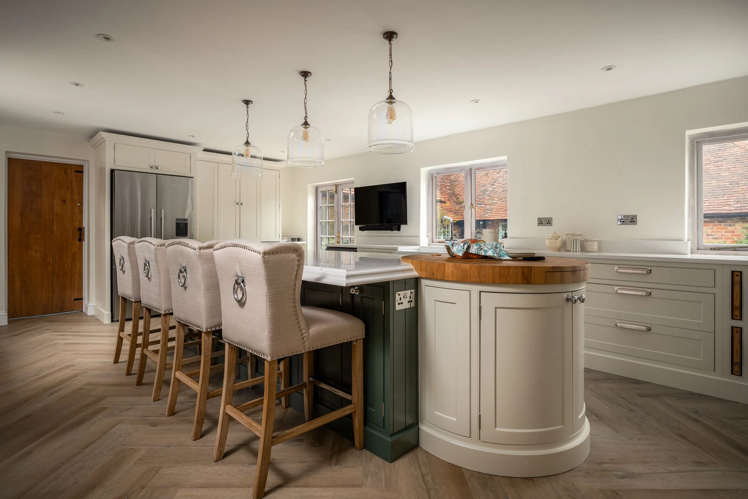 A countryside kitchen located in Oxfordshire. Beautiful bright colour scheme. Designed by Amplyfy Group.
