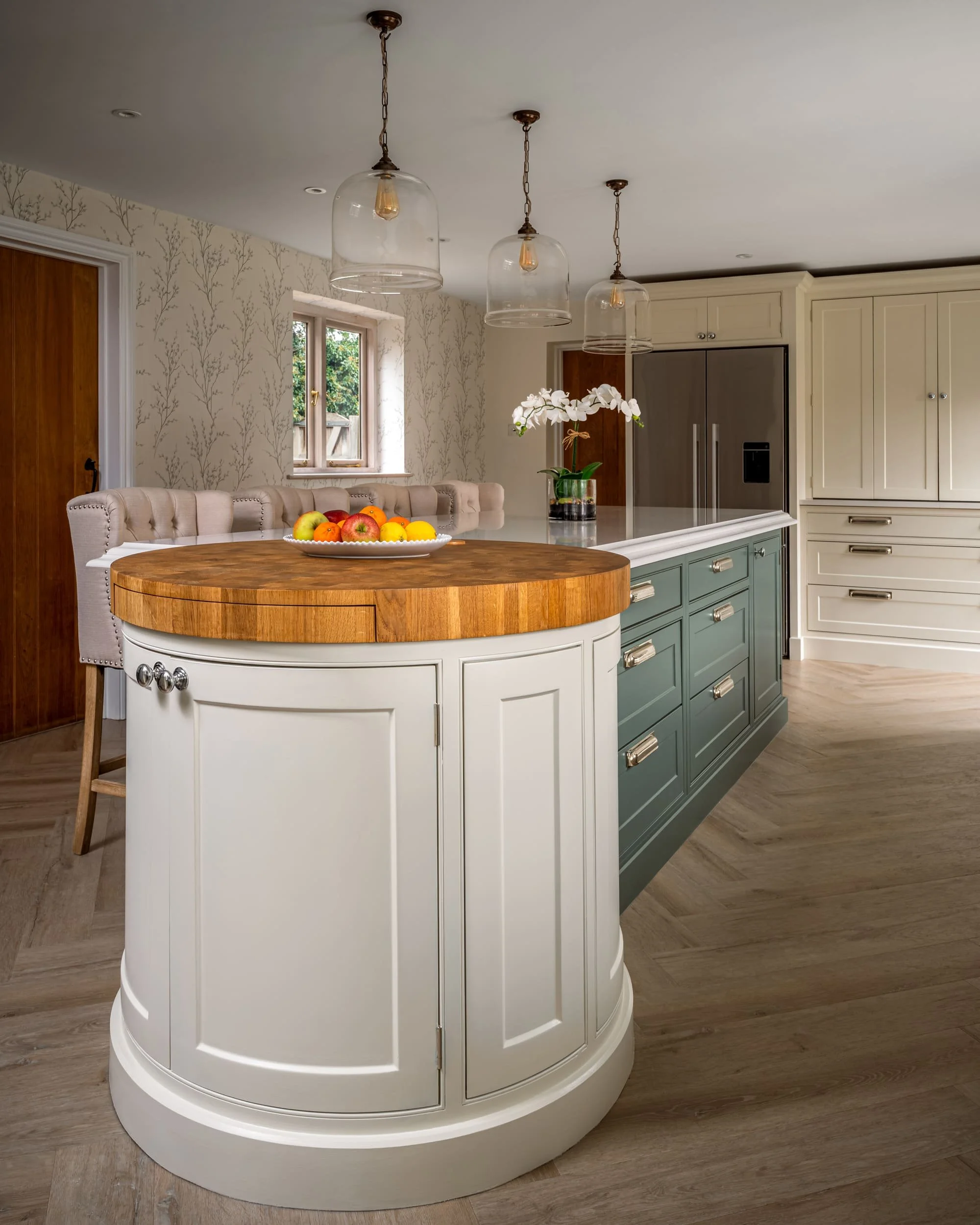 A countryside kitchen located in Oxfordshire. Beautiful bright colour scheme. Designed by Amplyfy Group.