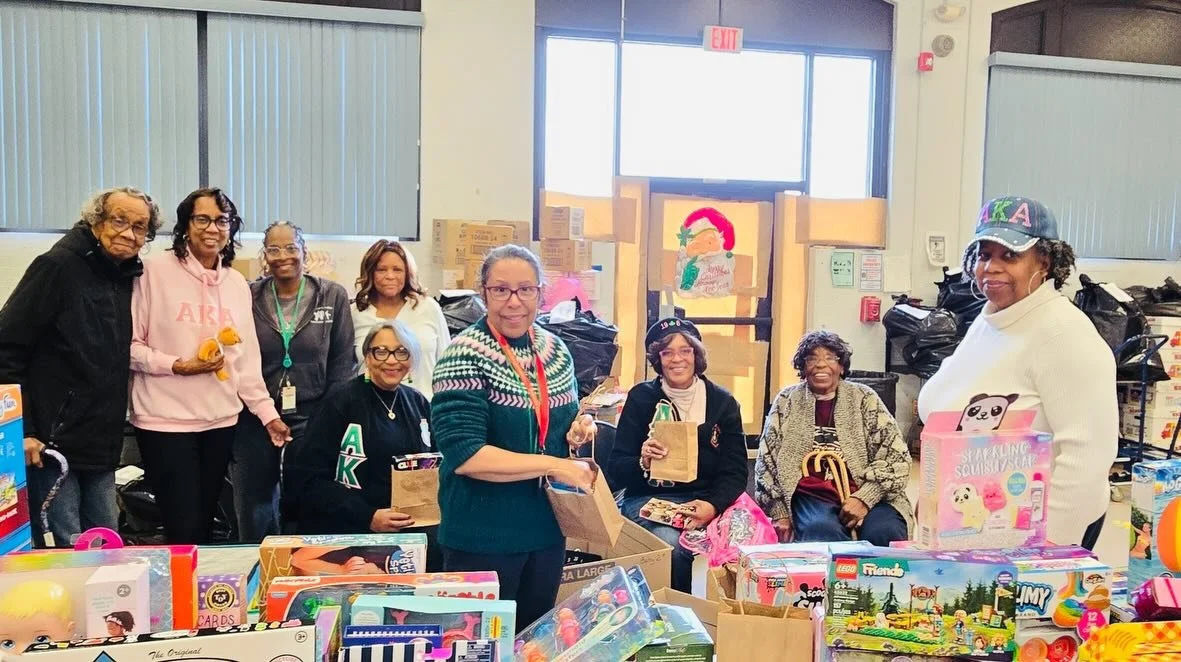 Tau Xi Omega is spreading a little love before Christmas Day! Under the sorority&rsquo;s Uplift Our Community initiative, the chapter partnered with @keefecenter for a toy drive. Chapter members gave and collected unwrapped toys for 10 to 12 year old