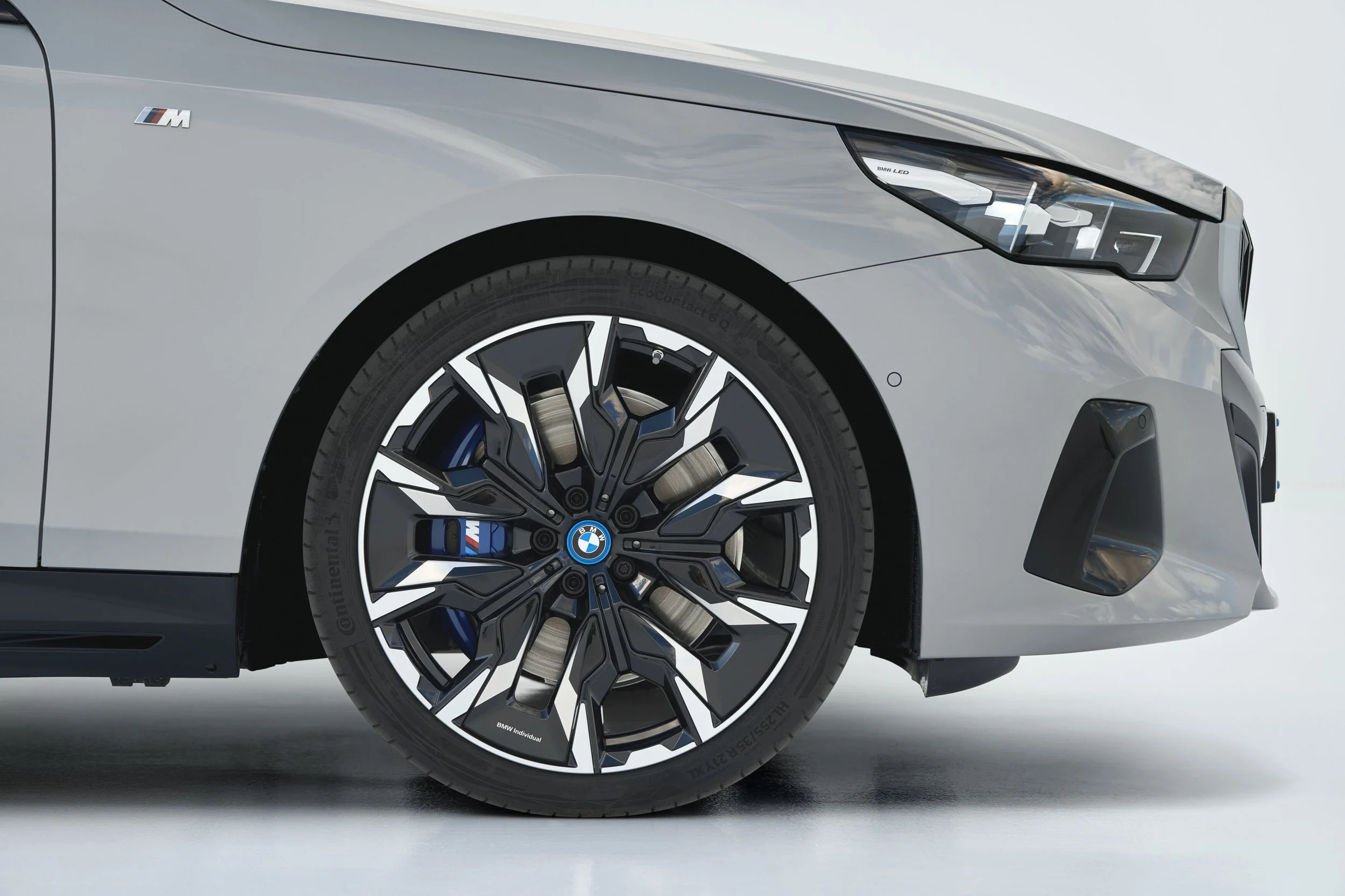 Return_of_the_legendary_business_sedan__BMW_Australia_to_introduce_eighth_generation_5_Series_in_Q4_-_i5_eDrive40 (12).jpg