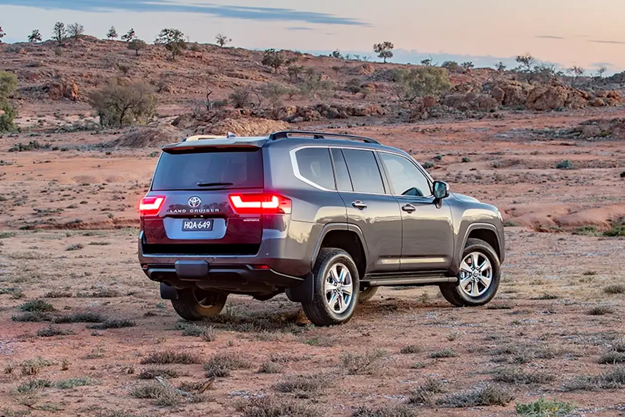 2022-toyota-landcruiser-sahara-suv-grey-1200x800-(2).webp