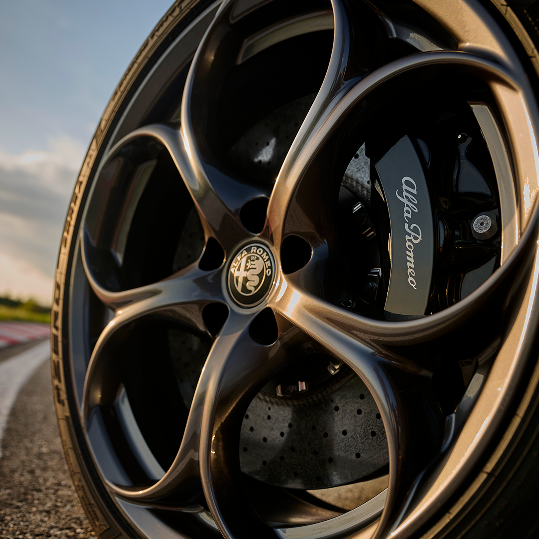 AR-Giulia QV-SS-ICE-MY24-1080x1080-Multiphoto-FB-1.png