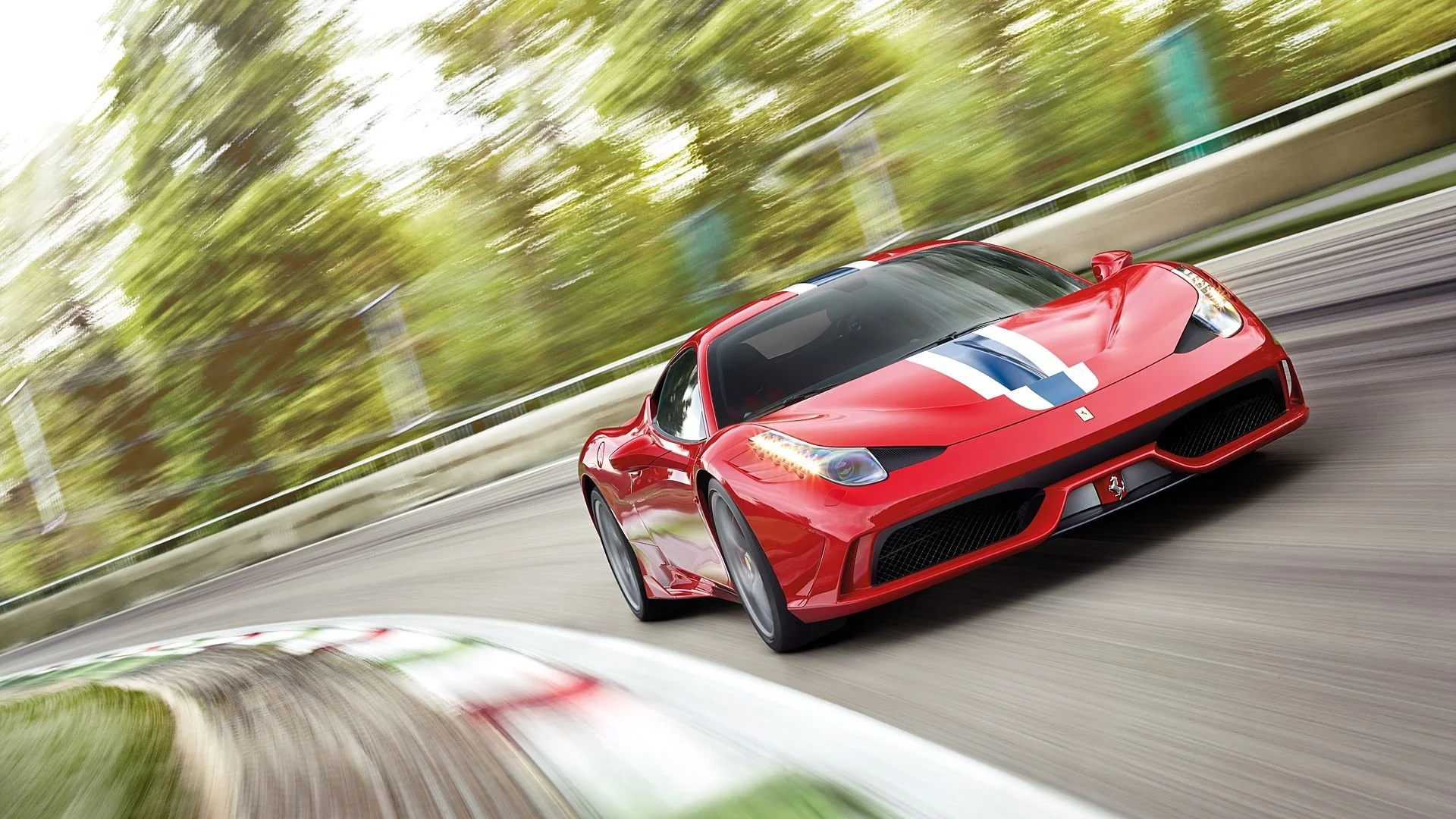 Ferrari 458 Speciale - at 9000 rpm it screams, and you listen