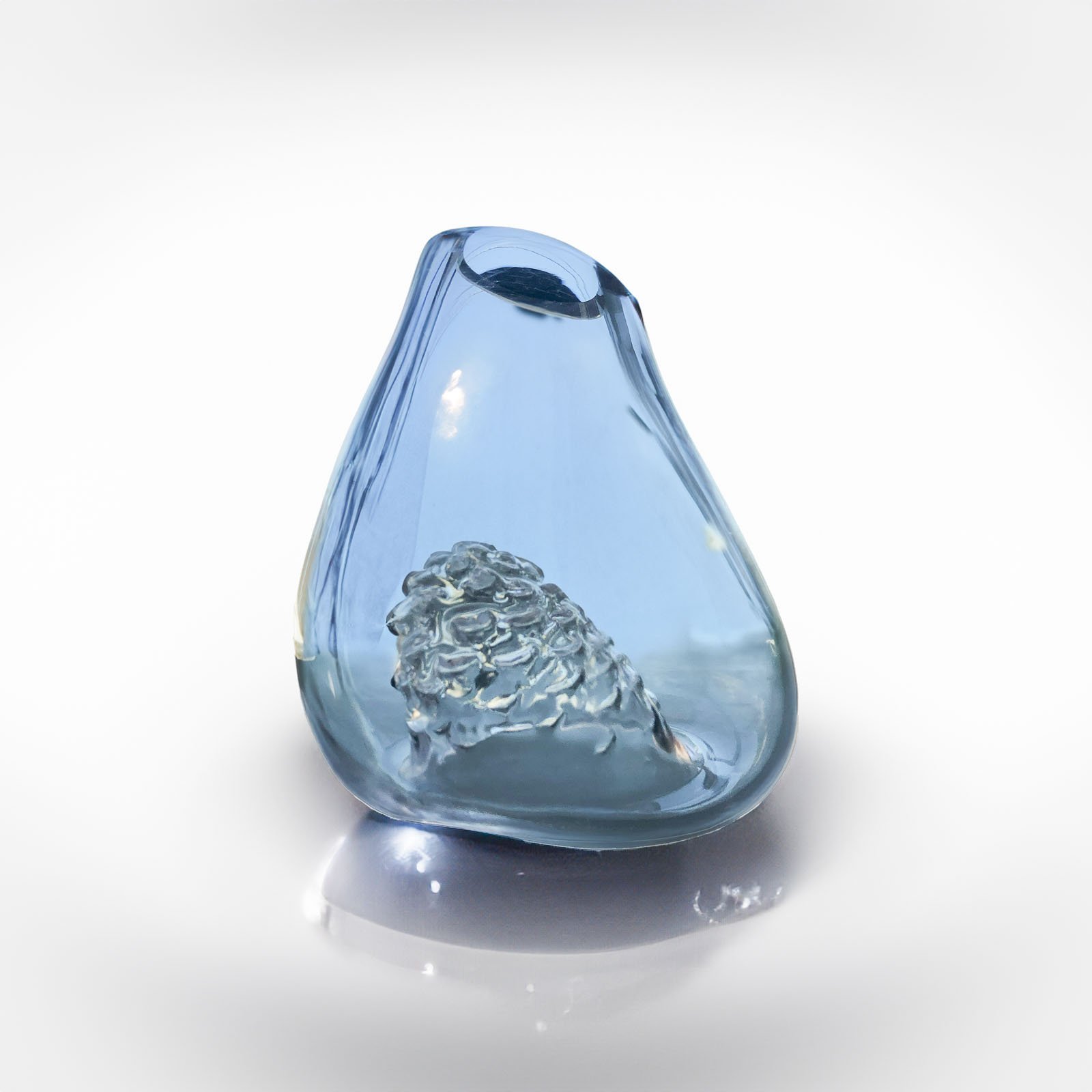 𝘶𝘯𝘵𝘪𝘵𝘭𝘦𝘥,  designer Inês Ruivo