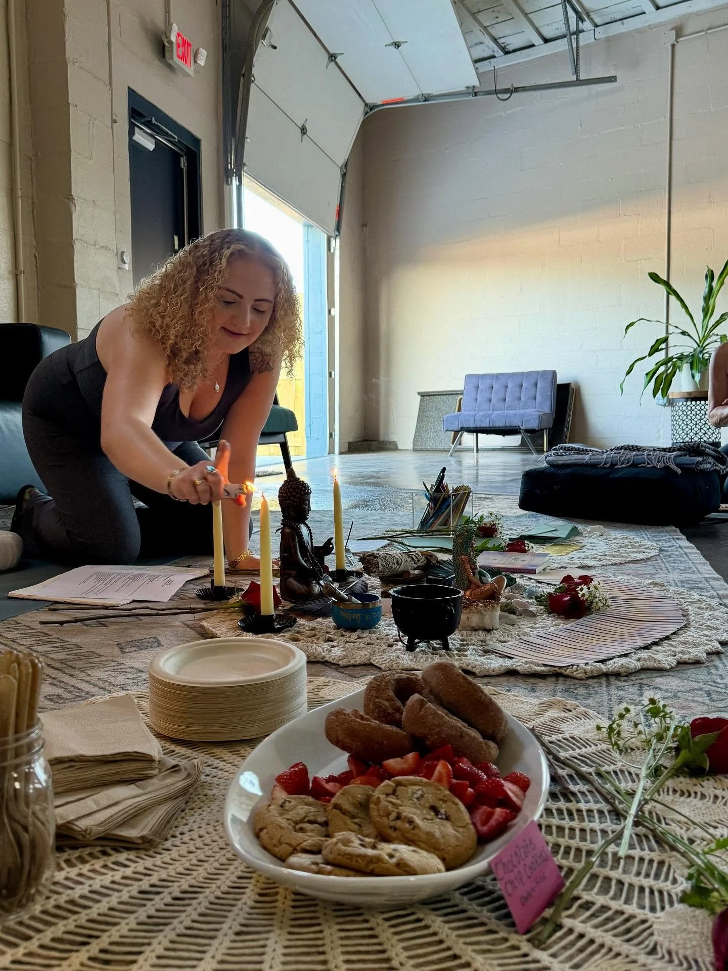 September Full Moon Women&rsquo;s Circle 
🍂🪞👁️🪽

♓️ Eclipse in Pisces - expansion &amp; transformation through potentially heavy or emotional energy, clarity, and release 
🌞Sun in Virgo vs. Pisces Moon 🌝 = Structure vs. Surrender 

(As you can 