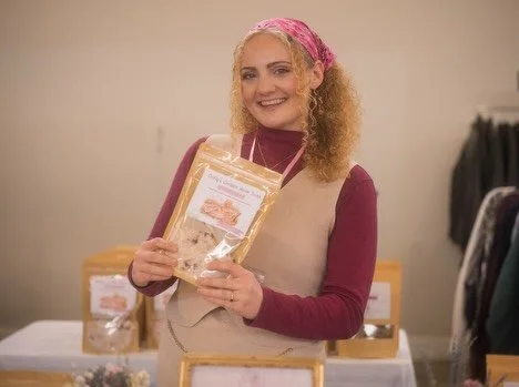 Some highlights from Dollyworld 🌸

I created a special blend in honor of the Southern Queen. To me, she&rsquo;s godmother (Hannah Montana, iykyk! 🥲💗) 

So I created what I imagined she would want to take a dip in 🛁 definitely pink, lots of roses,