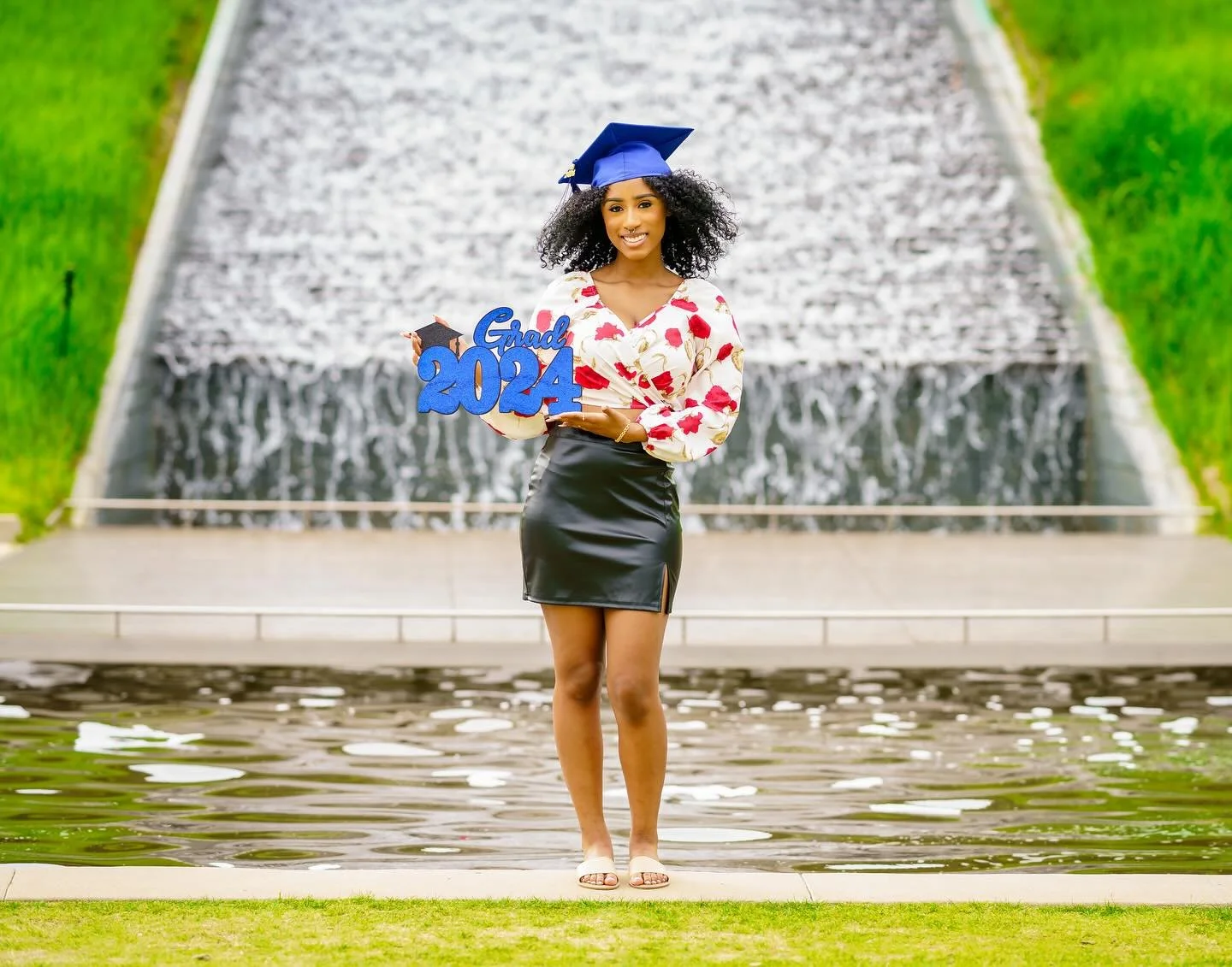 Graduation season 2024 was 🔥! 

📸 Sony A7r4 - Sony 70-200 f2.8 

#graduation #graduation2024 #graduationphotography #houstonphotographer #houston #houstonphotography #sonya7riv #bookyoursession #photooftheday #insta #proudparents #future
