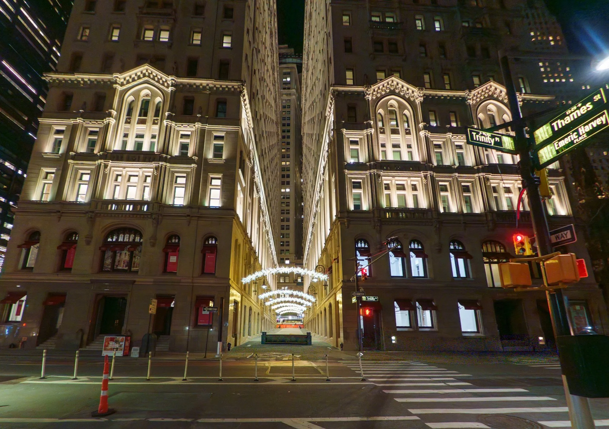 Where historic architecture meets modern holiday ambiance. ✨

#NYC #Holidaycollective #lighting #custom #customlighting