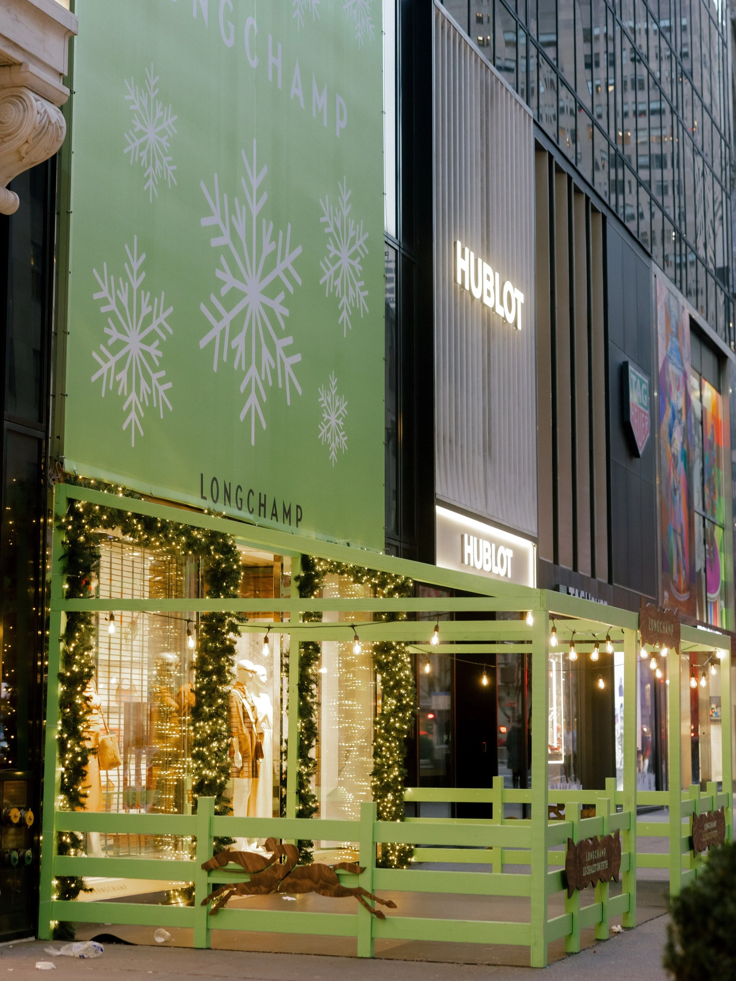 Where timeless luxury meets holiday tradition ✨ 

#holidaycollective #nyc #newyorkchristmas #christmasinnewyork #holidays
