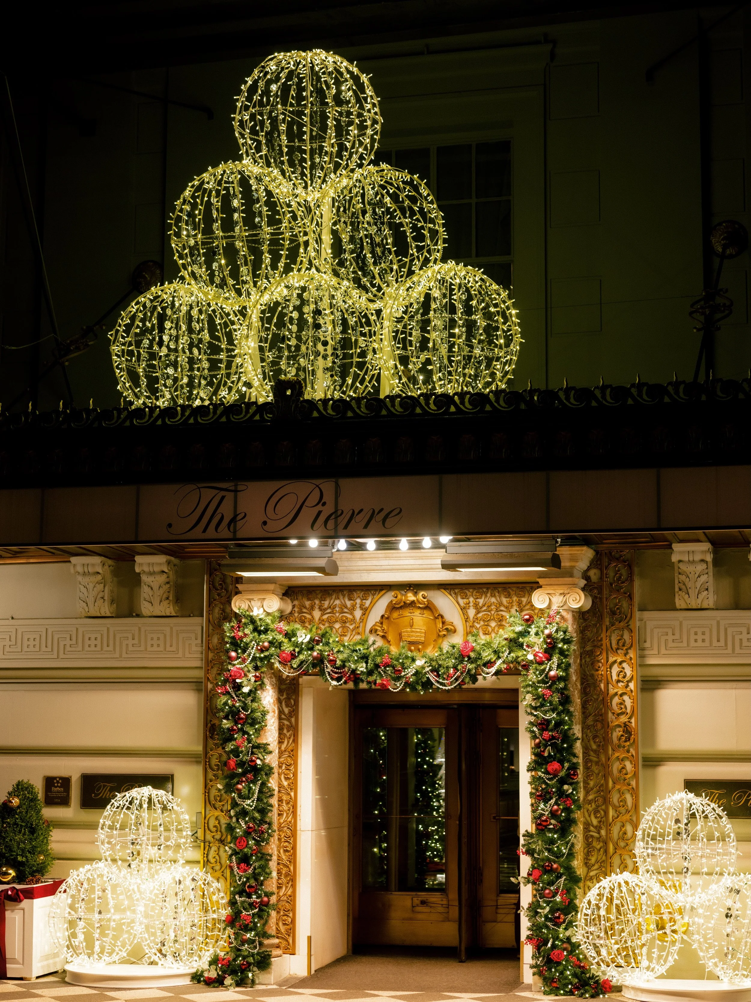 The kind of entrance guests remember long after they leave.

#holidaycollective #nyc #holidayseason #christmasinnewyork #decor