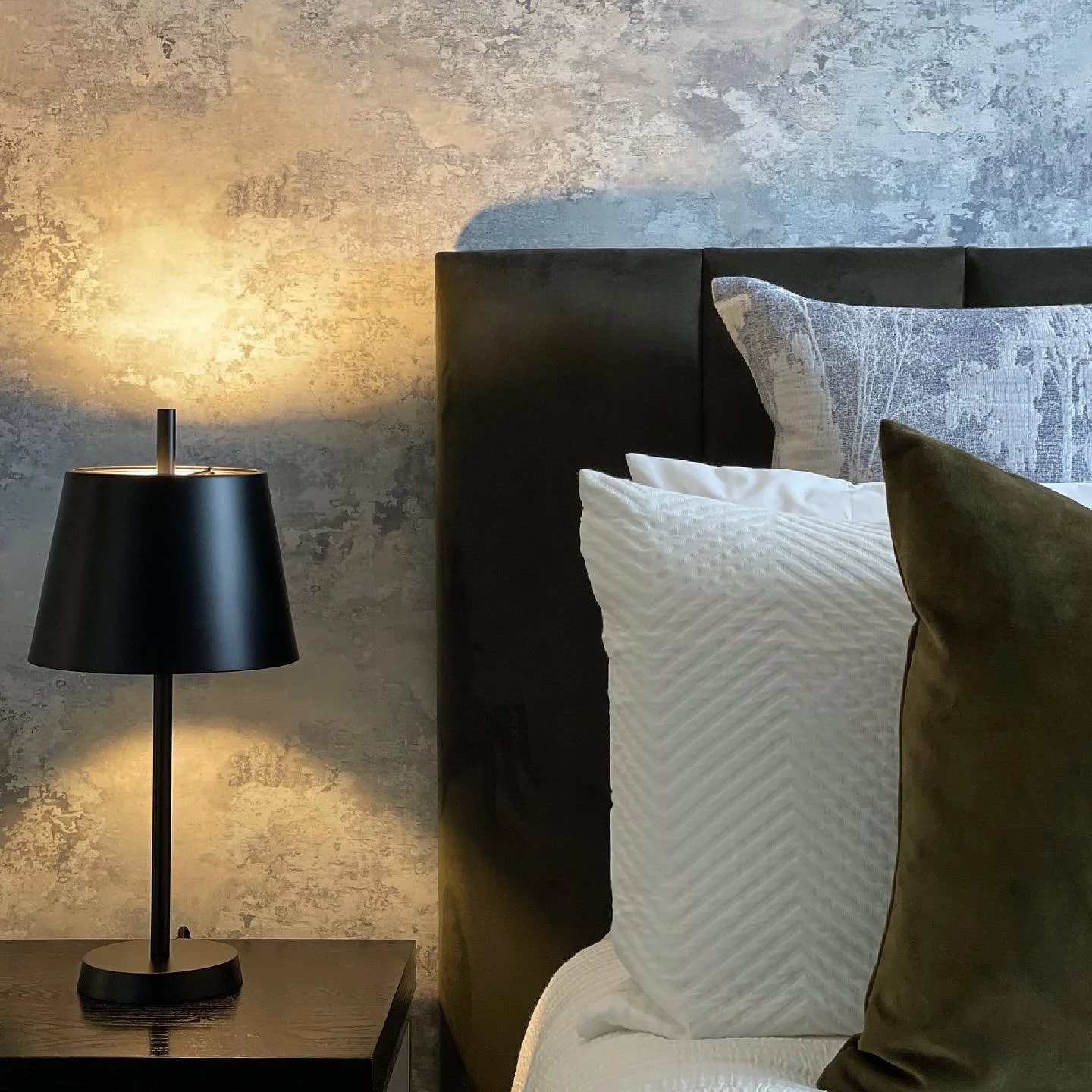 WALLPAPER VS PAINT: WHICH WORKS BEST AND WHERE?