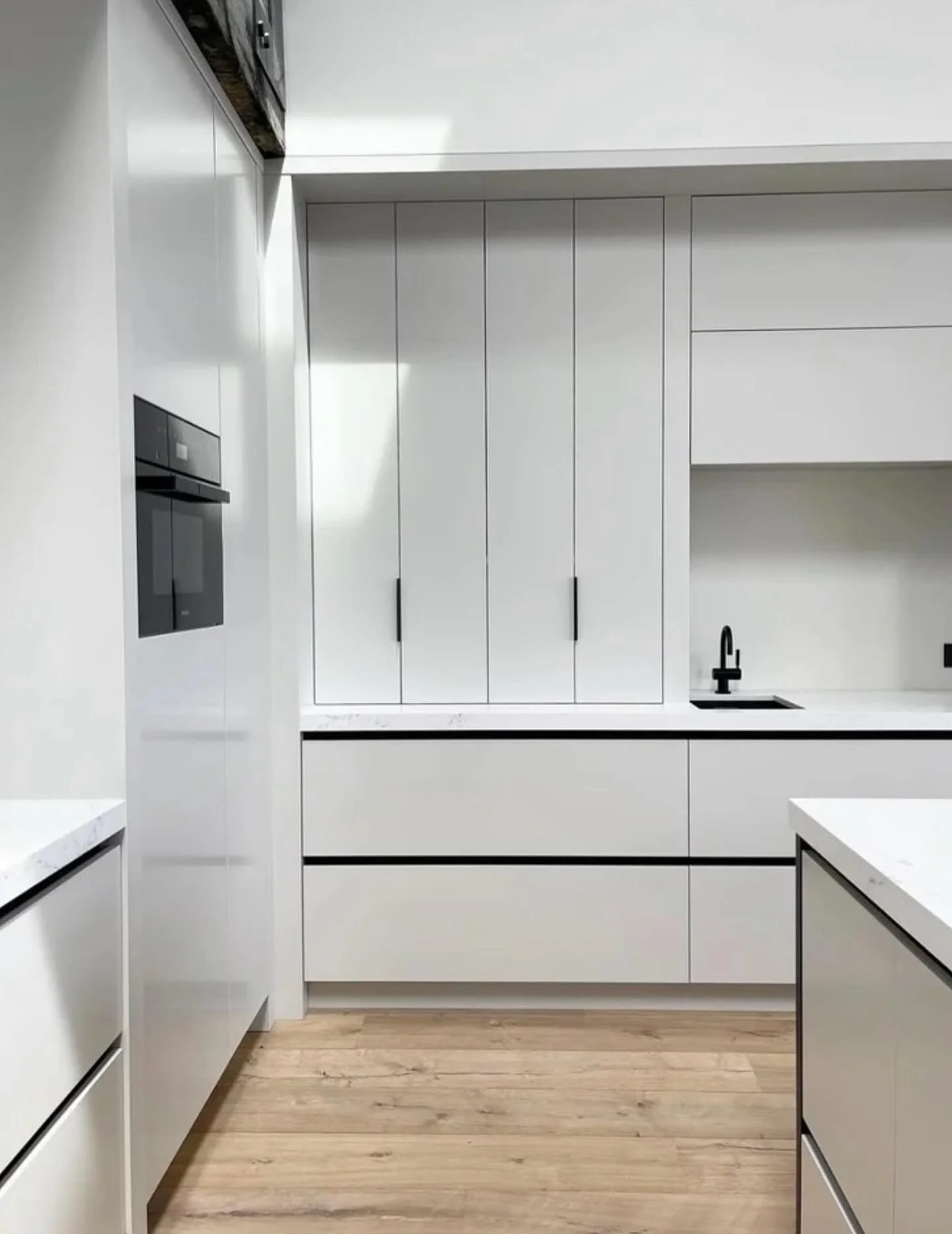 Where clean design means considered living 🤍 This luxury kitchen is the heart of the home - elevated materials, timeless finish and thoughtful balance.

#luxurykitchen #kitcheninspo #interiordesign #dreamkitchen #kitchengoals #timelessdesign