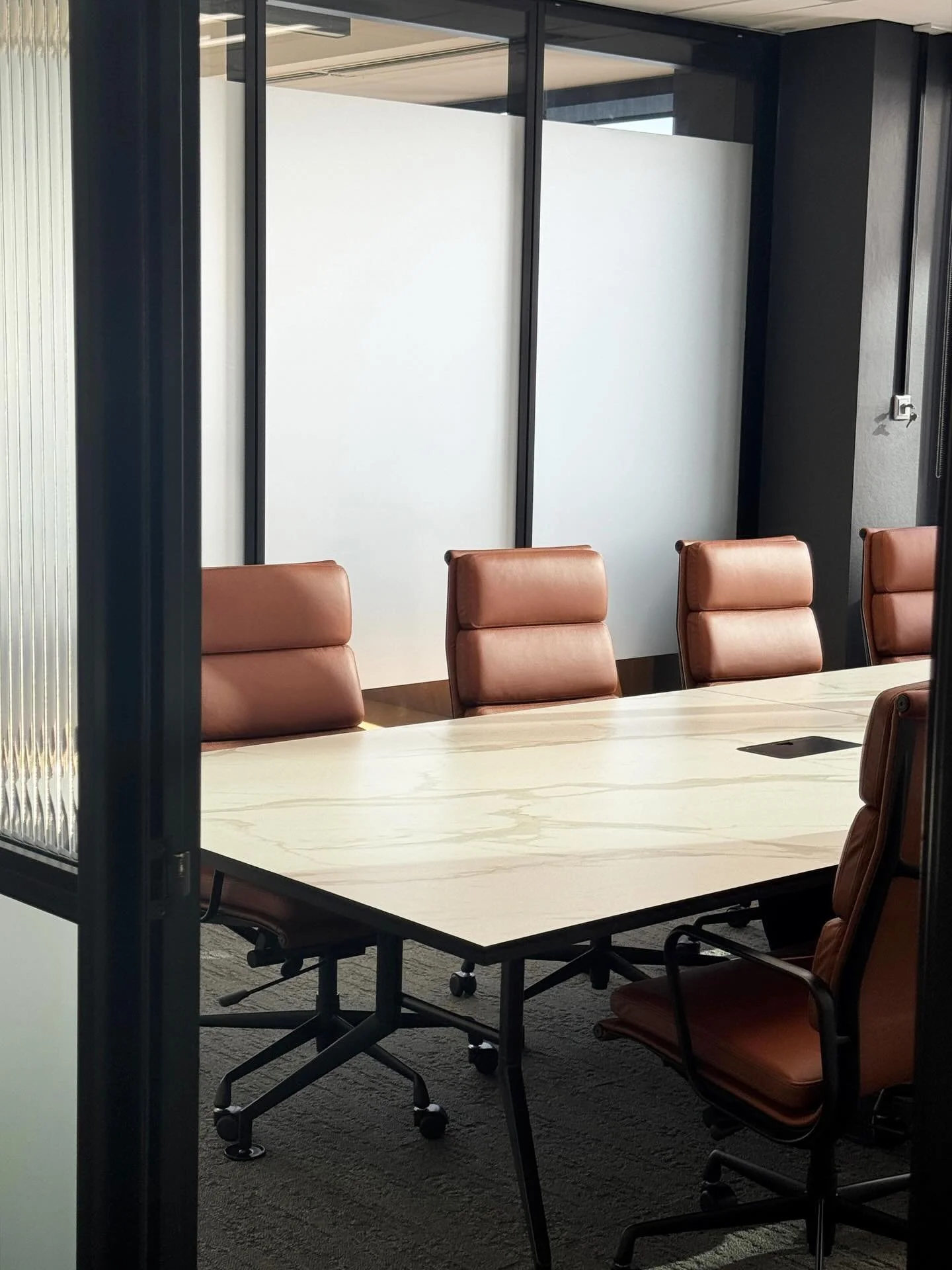 Thoughtful design isn&rsquo;t just for homes - it transforms every space, including corporate spaces! When functionality meets beauty, productivity soars, creativity flows and teams thrive. 🤍

#commercialinteriors #commercialinteriordesign #interior