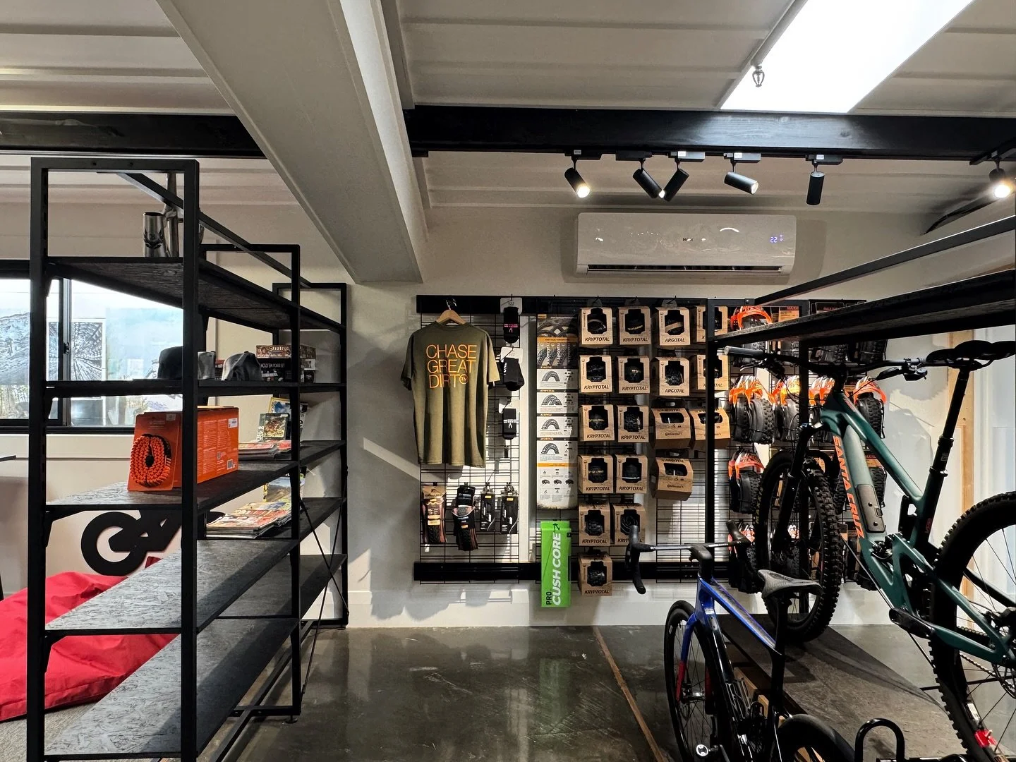 This project exemplifies what we love most about interior design: the opportunity to craft environments that are not only beautiful and functional but deeply aligned with the identity and values of the brand. With @outset.bike @outset.coffee we found