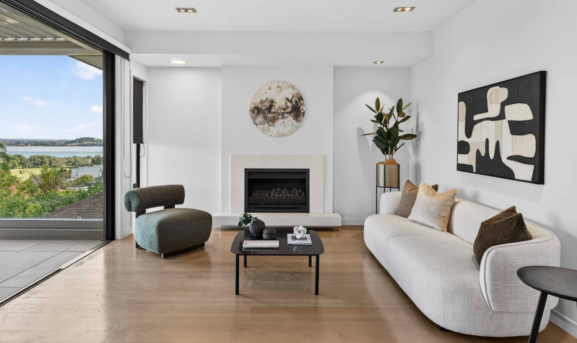 VACANT VS FURNISHED STAGING: WHICH IS BETTER WHEN SELLING?