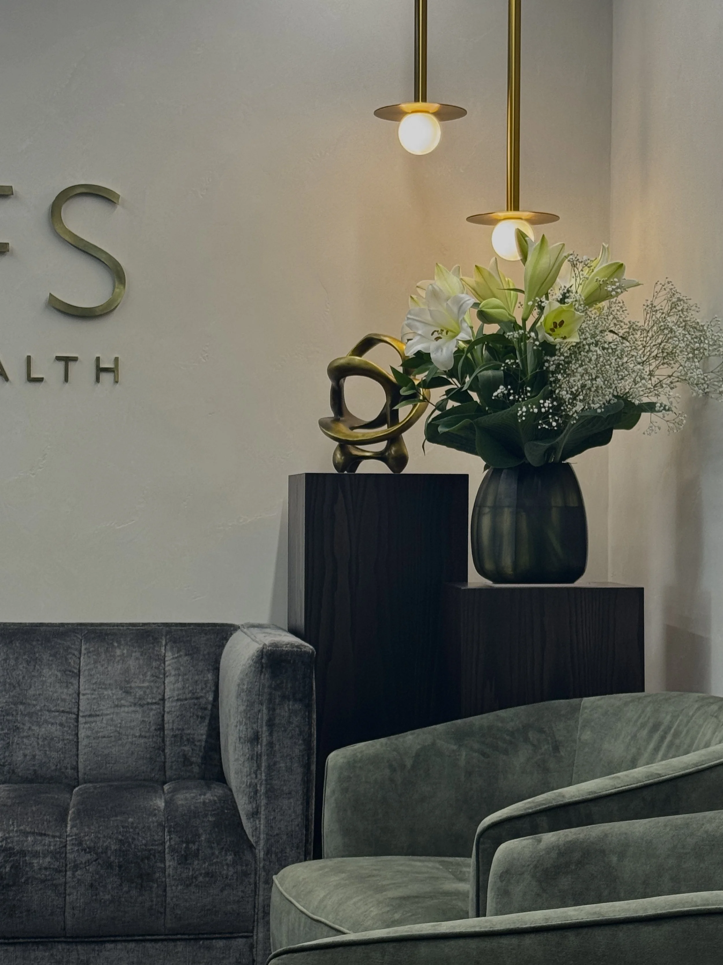 WHERE LUXURY MEETS FUNCTION: THE MODERN WORKPLACE REFINED