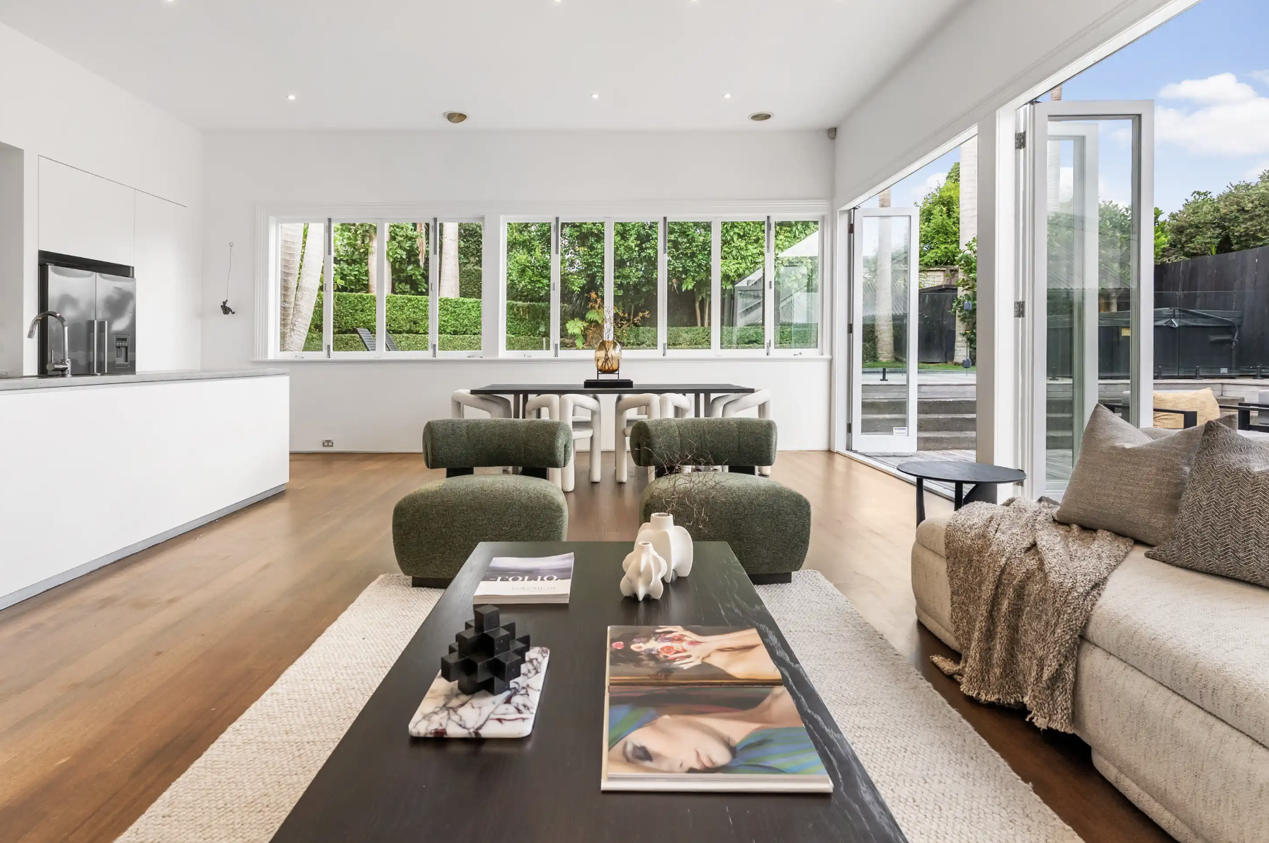 VACANT VS FURNISHED STAGING: WHICH IS BETTER WHEN SELLING?