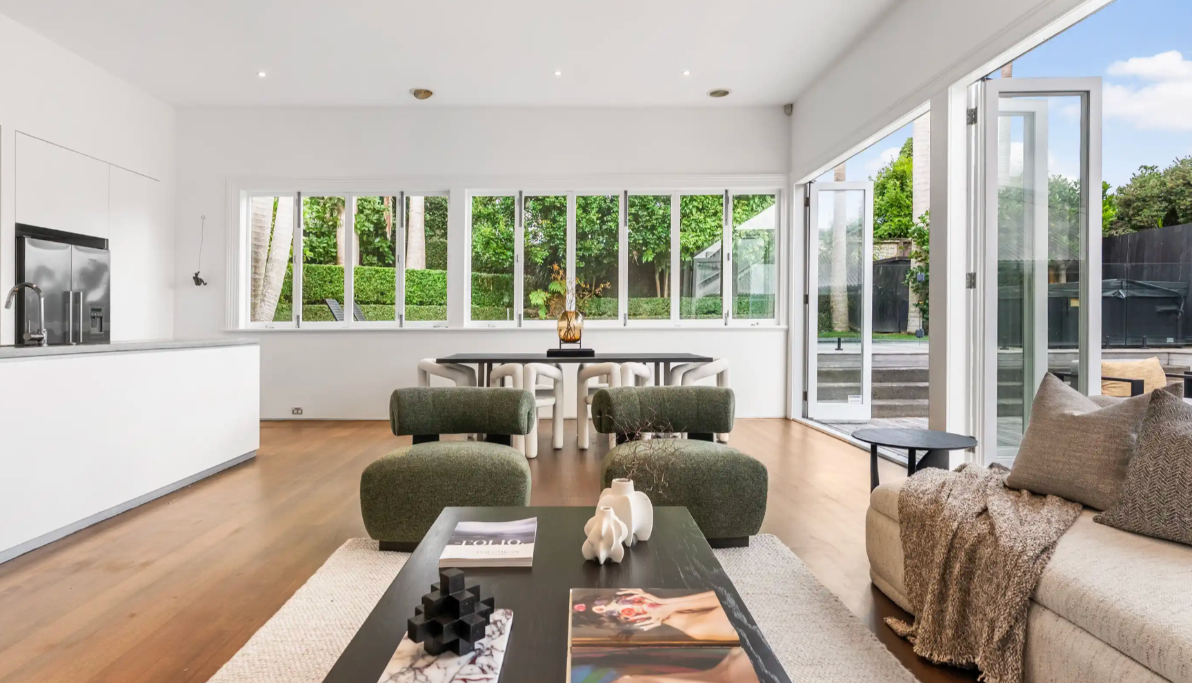 VACANT VS FURNISHED STAGING: WHICH IS BETTER WHEN SELLING?