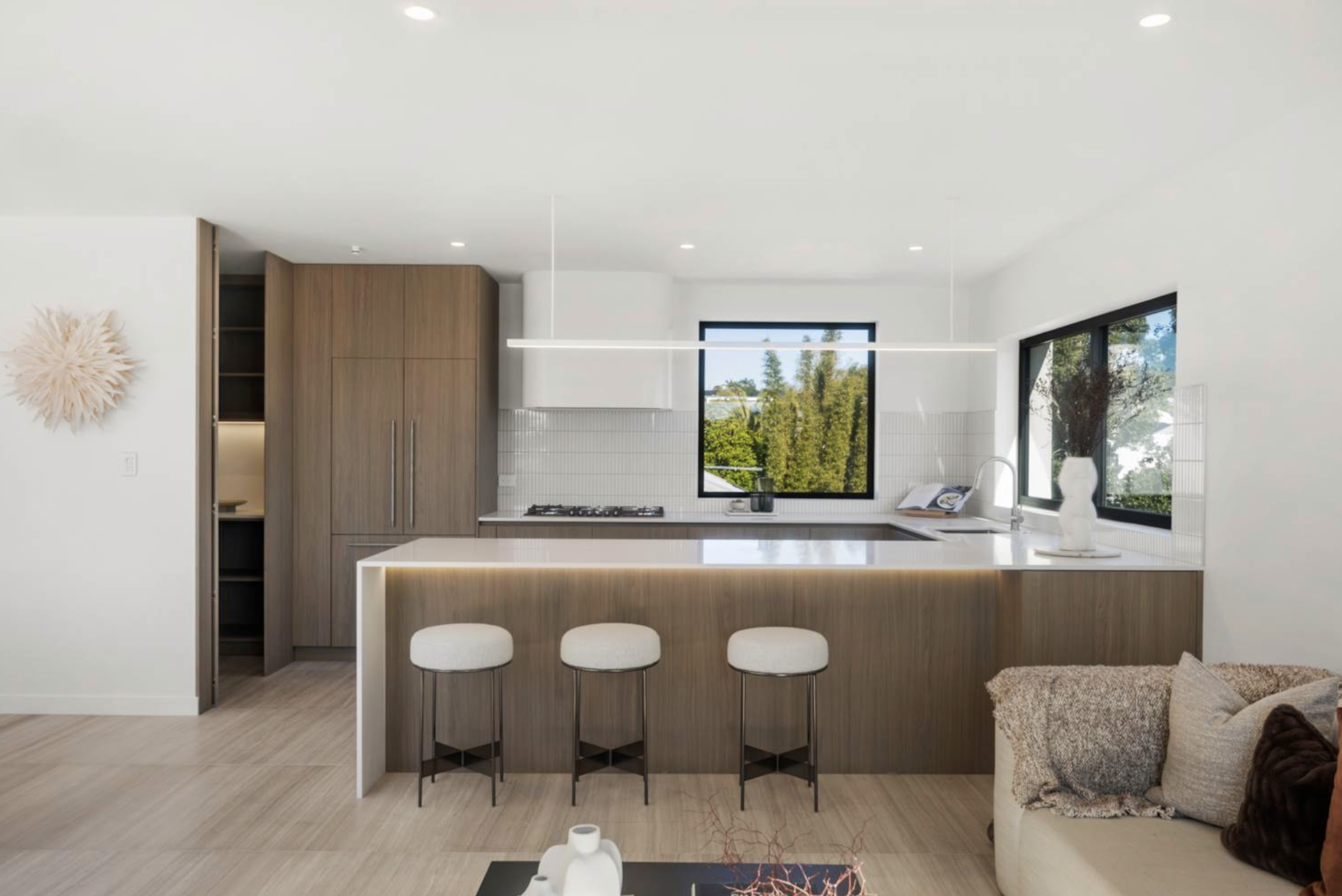 WESTERN SPRINGS LUXURY TOWNHOME
