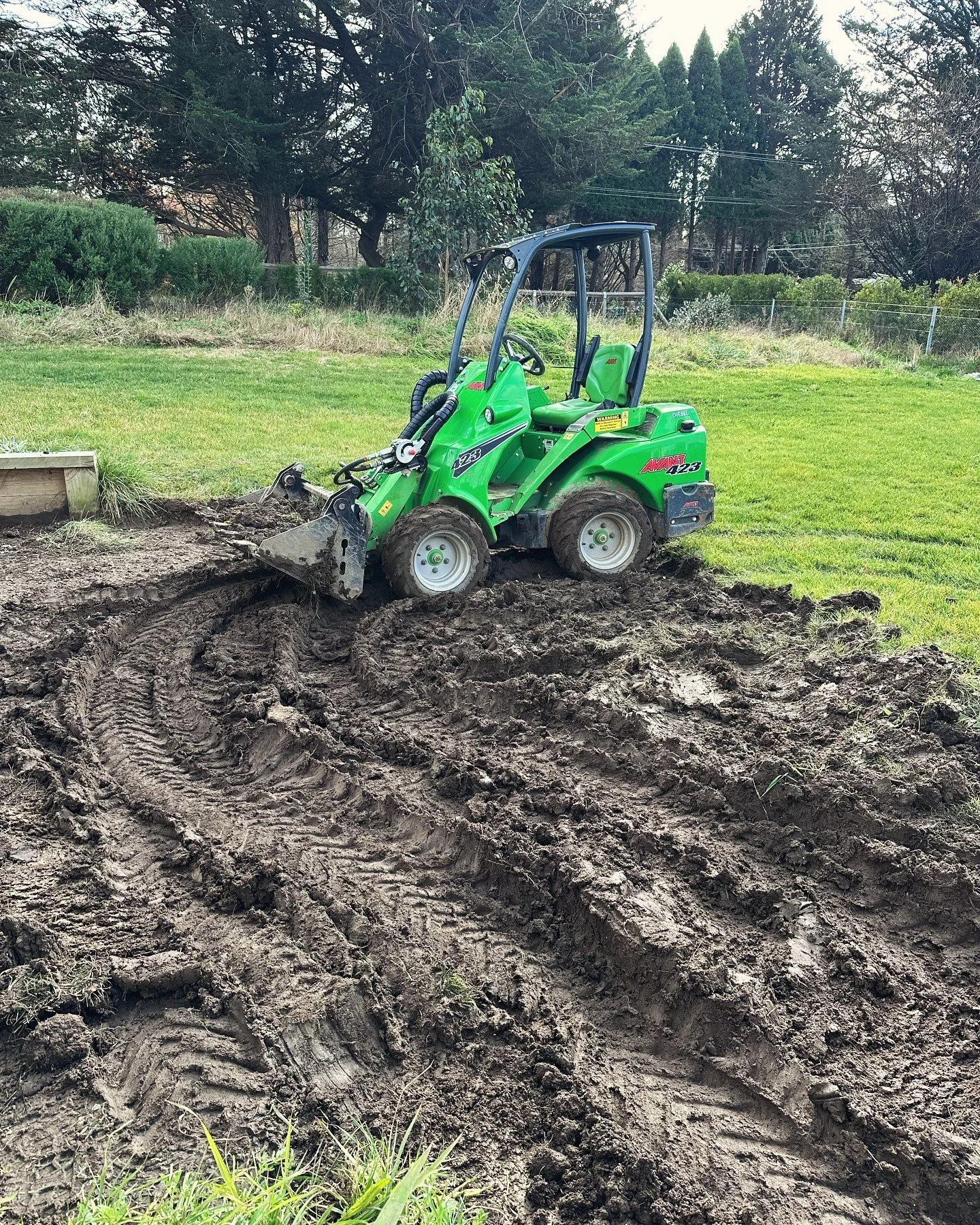 It&rsquo;s times like this we&rsquo;re glad that our Avant mini loader has 4WD! No issues at all today with moving some freshly excavated material to make way for some new gravel paths at our latest Burradoo project.

#notstuckinthemud #4WDfun #lands