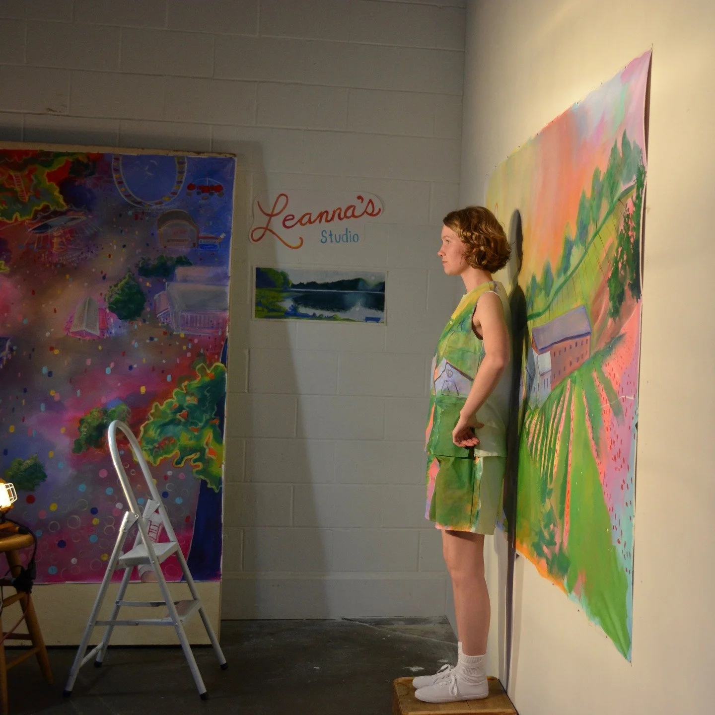 Welcome to Leanna's Studio! Offering Art Classes for Children, Teens, and Adults. Taught by Leanna Yatcilla, an Artist and Educator with 15+ Years of Fine Art Experience.

Pictured: Leanna posing in front of her piece "Strawberry Fields".