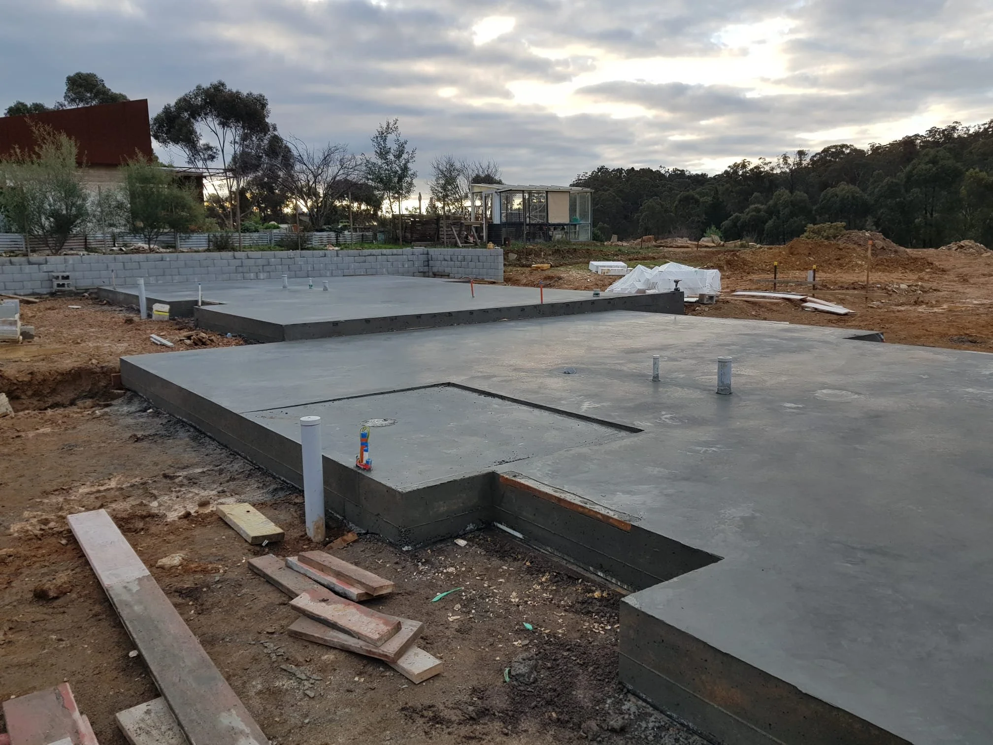 Burnished split level house slab in Castlemaine
