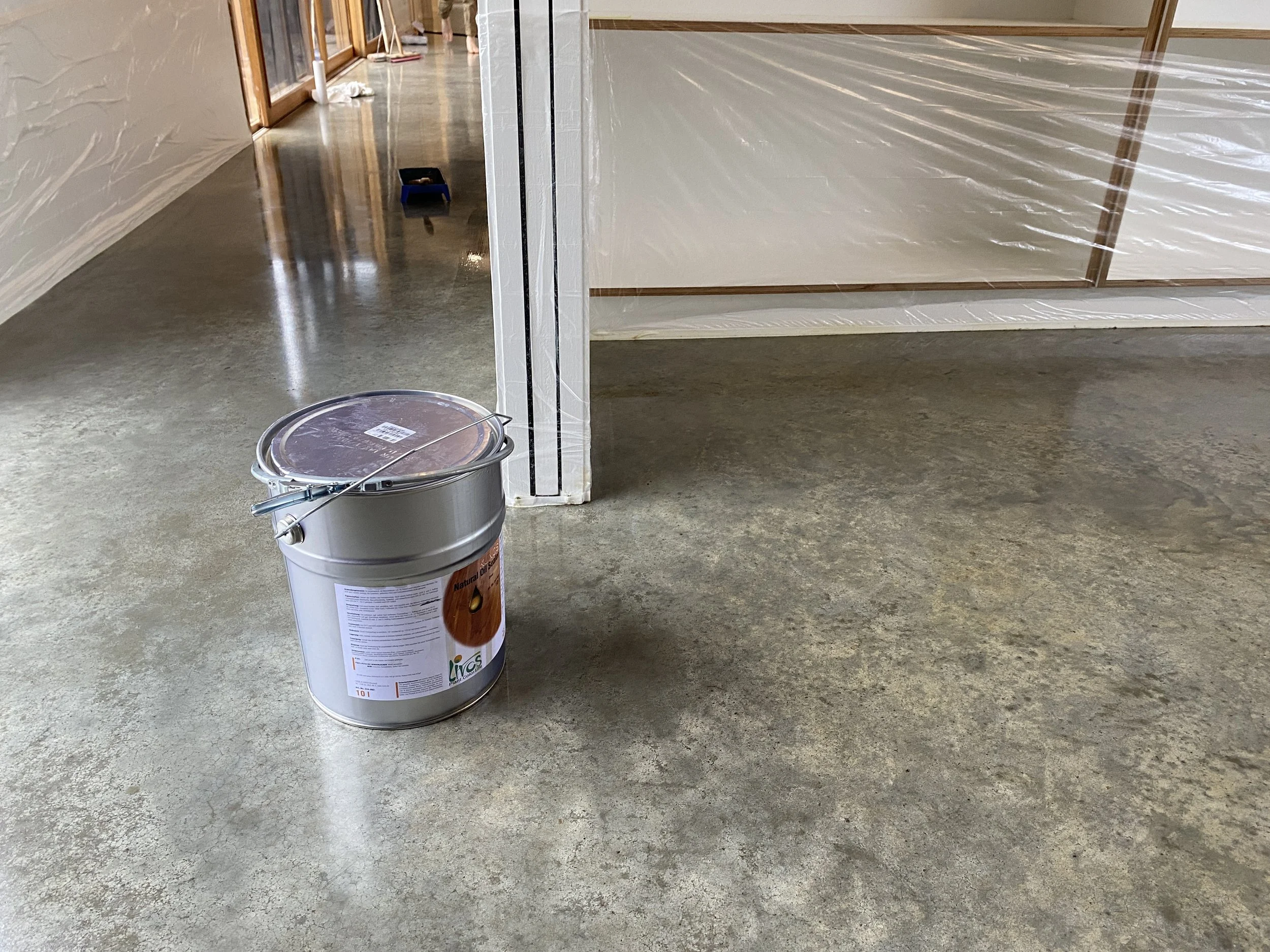 Sealing Burnished concrete with Natural oil by Livos