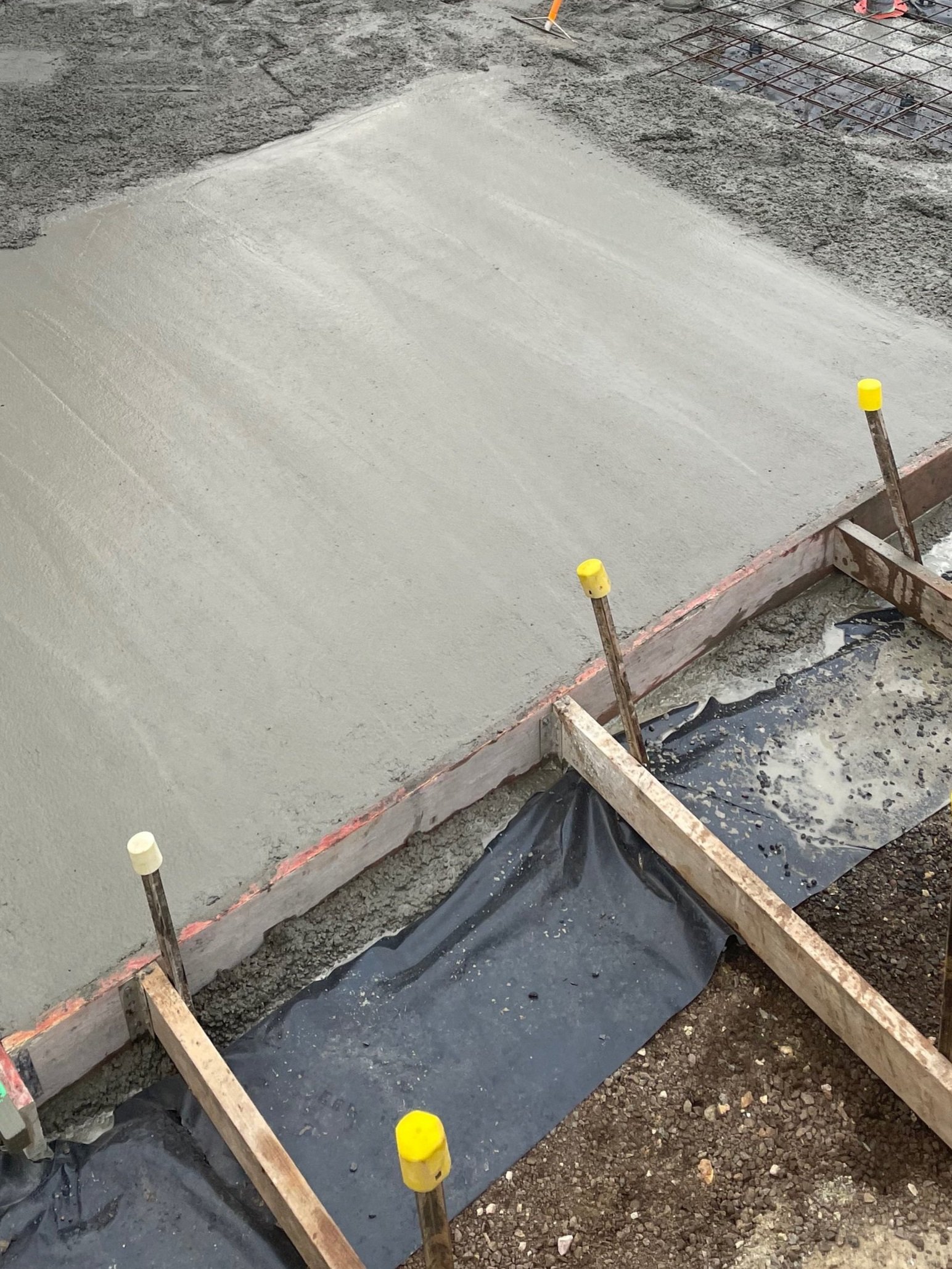 Concrete screeding