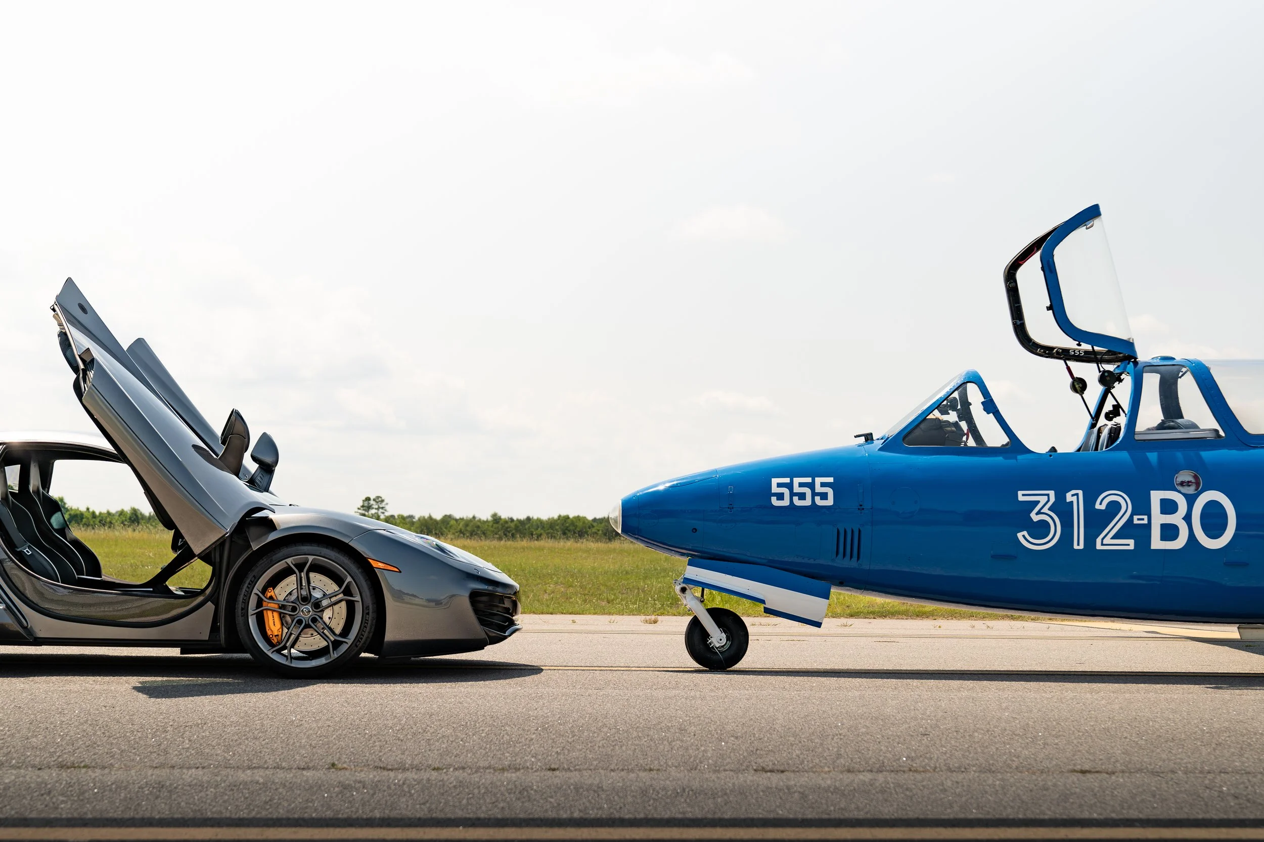 Mclaren MP4-12C & Fouga Magister Jet