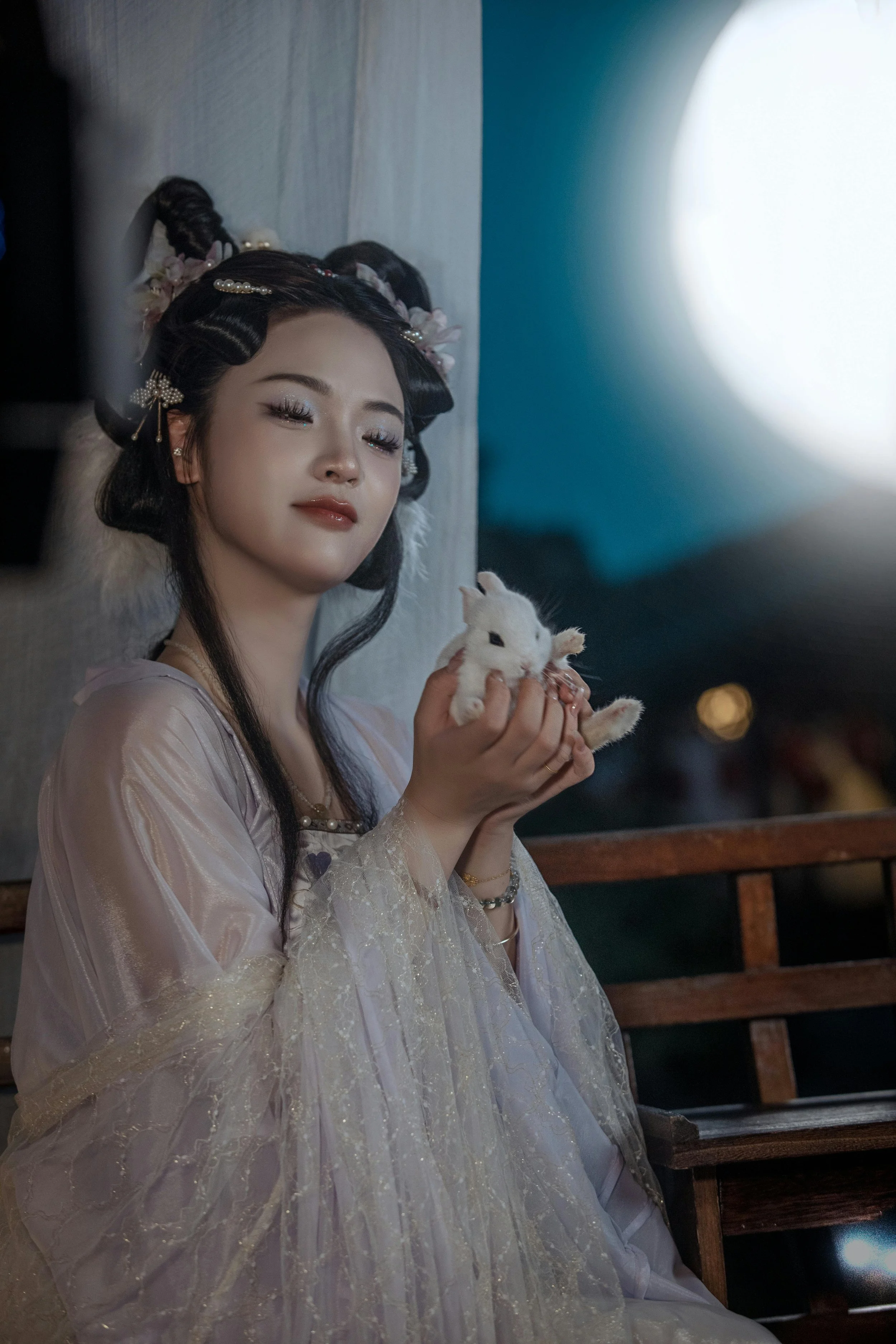 The Empress and the Inner Child: The Sacred Lesson of the Divine Feminine