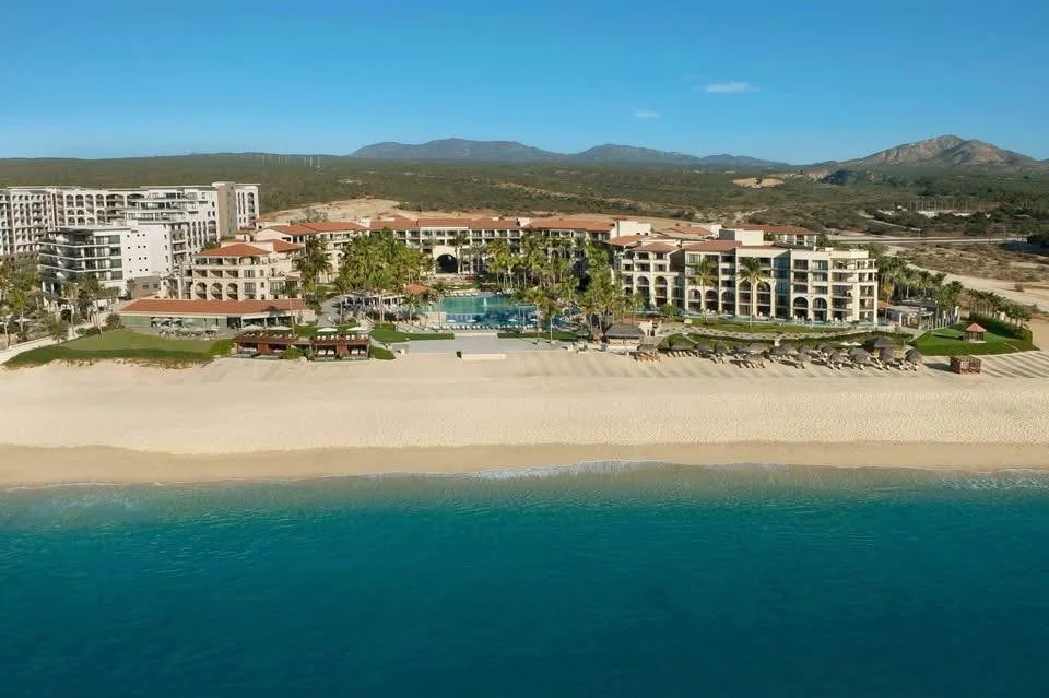 🌴 Discover Dreams Los Cabos
 
This all-inclusive beauty sits right on the Sea of Cortez and brings together luxury, authentic Mexican charm, and nonstop relaxation. 🏖️🌮 From oceanfront infinity pools to incredible dining and super spacious suites,