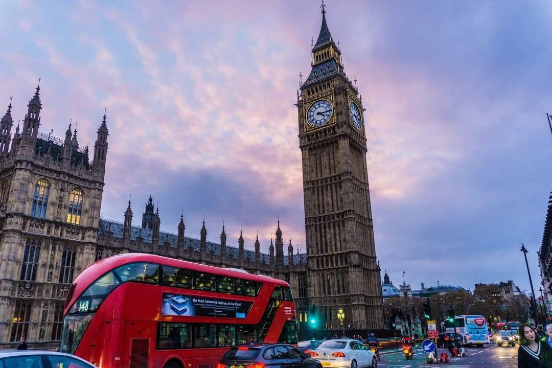 London &amp; Iceland: The Best of Both Worlds 🇬🇧🇮🇸

This 7-day journey combines two completely different travel experiences into one unforgettable trip. Prepare to experience the energy, culture, history, and incredible food scene of London paire