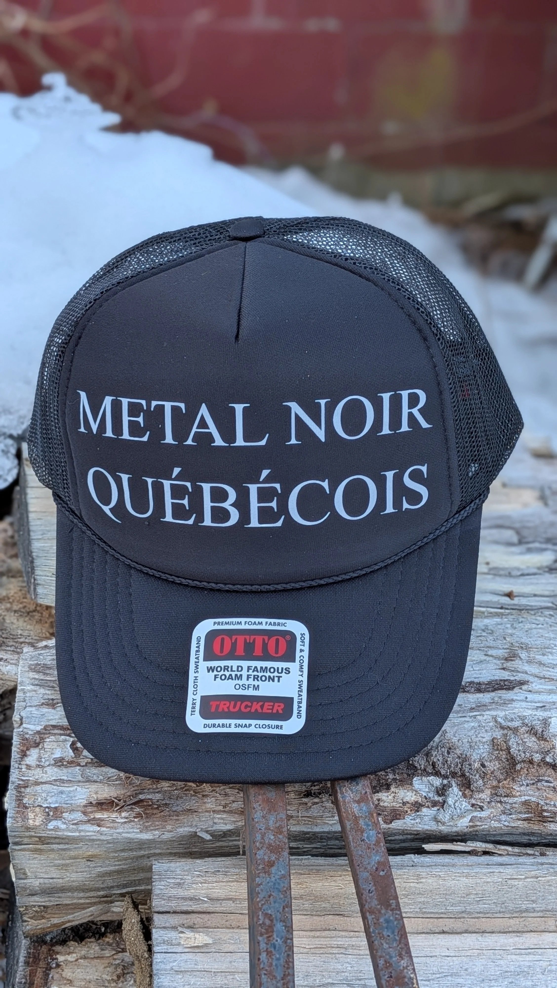 MetalNoirQuebecoisBois.jpg