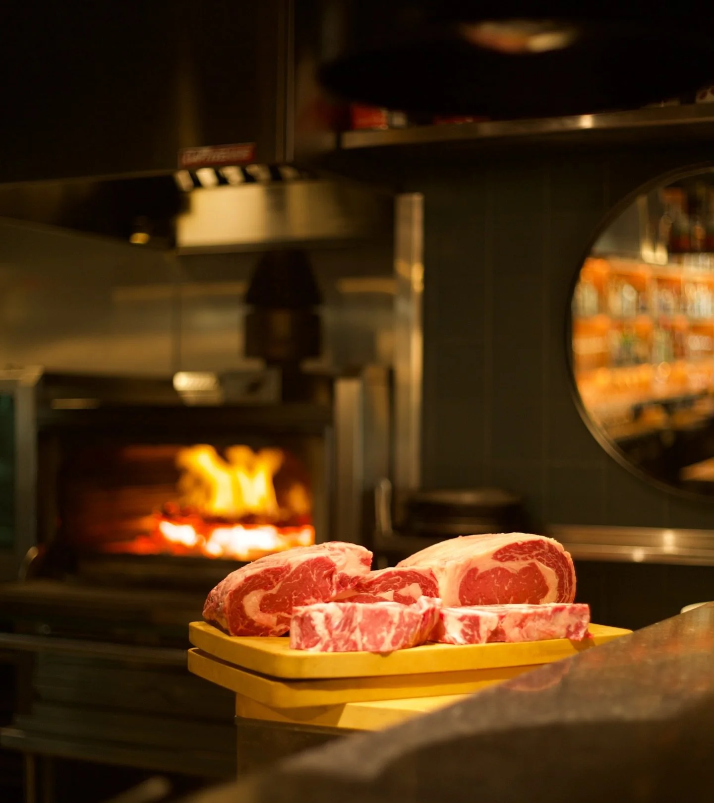 Who’s down for a good Argentinian Ribeye tonight? 🇦🇷🥩
Te esperamos! all our meats are prepared on our secret weapon: the Josper Grill 🔥
A Spanish charcoal oven that combines the power of a grill with the precision of an oven, giving every s