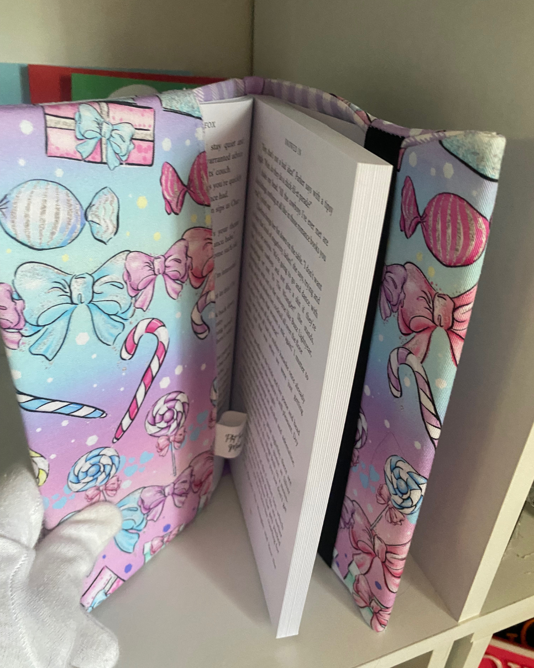 Dust jacket bows 2 .png